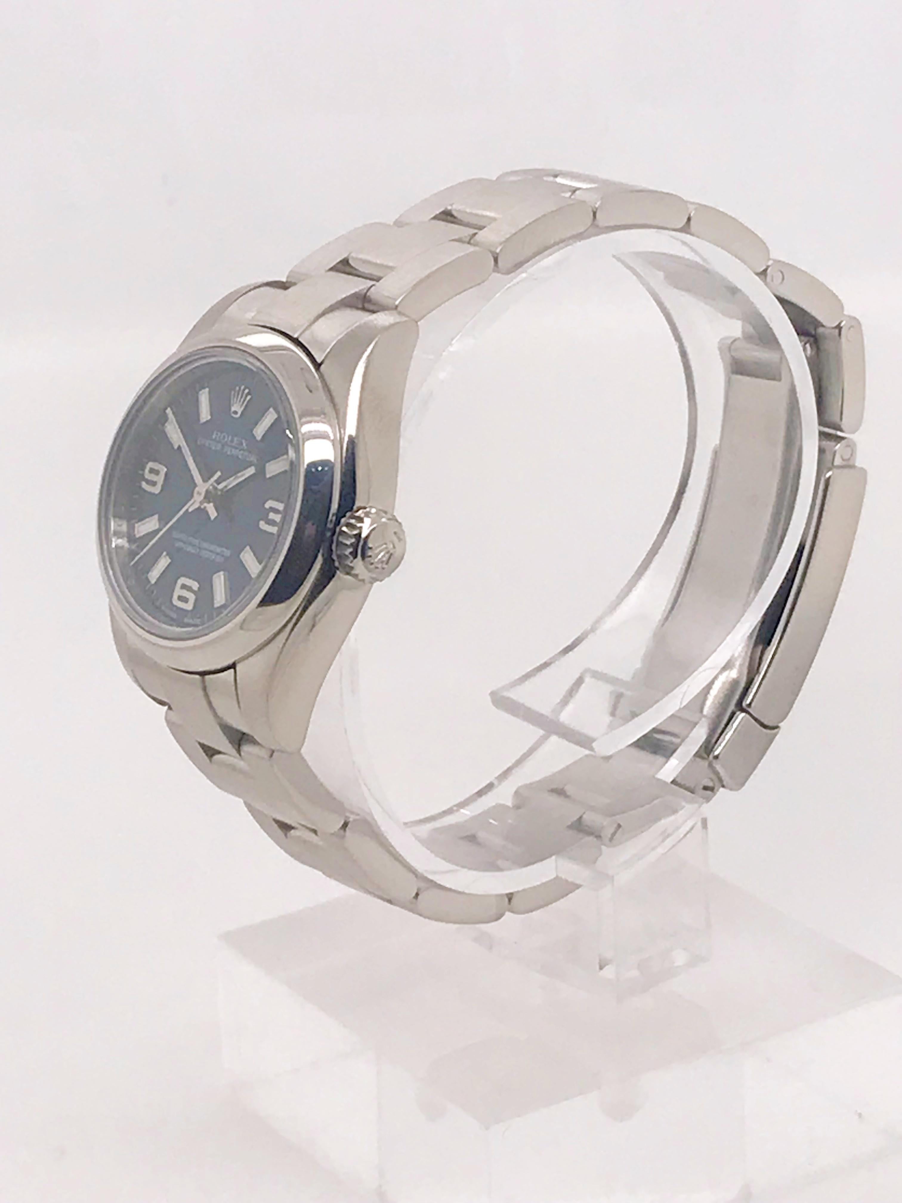 This circa 2007 Ladies Rolex Oyster Perpetual features a blue dial with Arabic numerals and a stainless steel oyster bracelet. Sold with Original outer box, internal box, hang tag, seal, and information cards. 

Serial Number: M9*****


This time