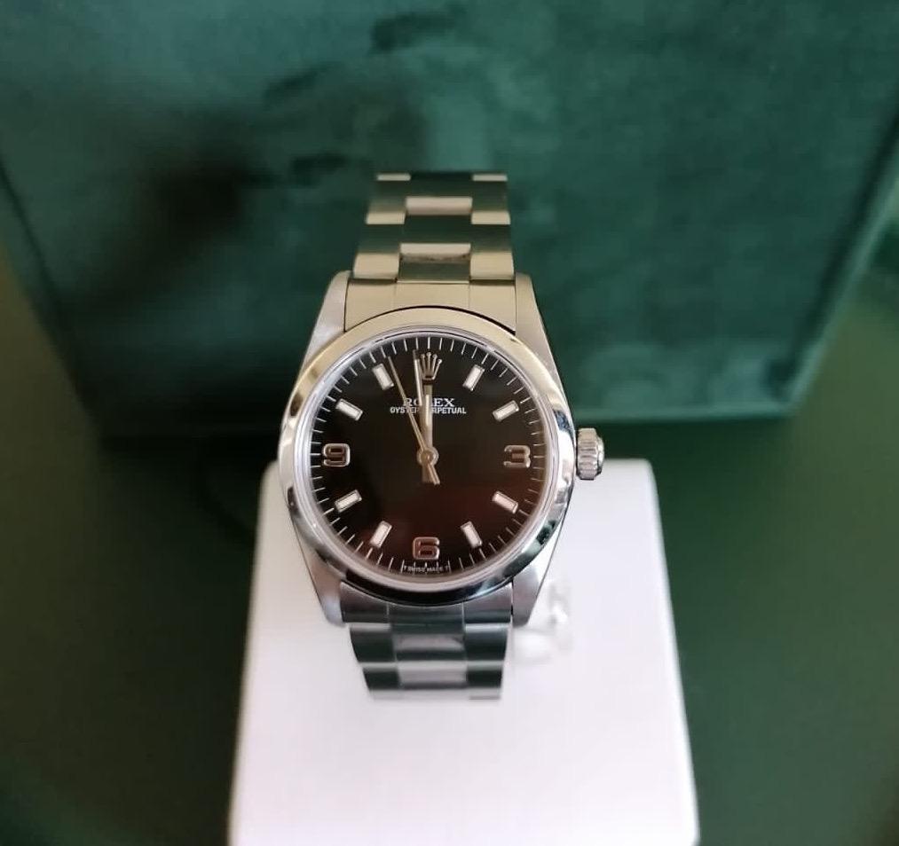 This 31 mm Rolex Oyster Perpetual Unisex Watch, is set in an Oystersteel bracelet.

From the descendants of the original Oyster, the world’s first waterproof wristwatch. 

Original dial: black Arabic numerals

Waterproof to 50 metres