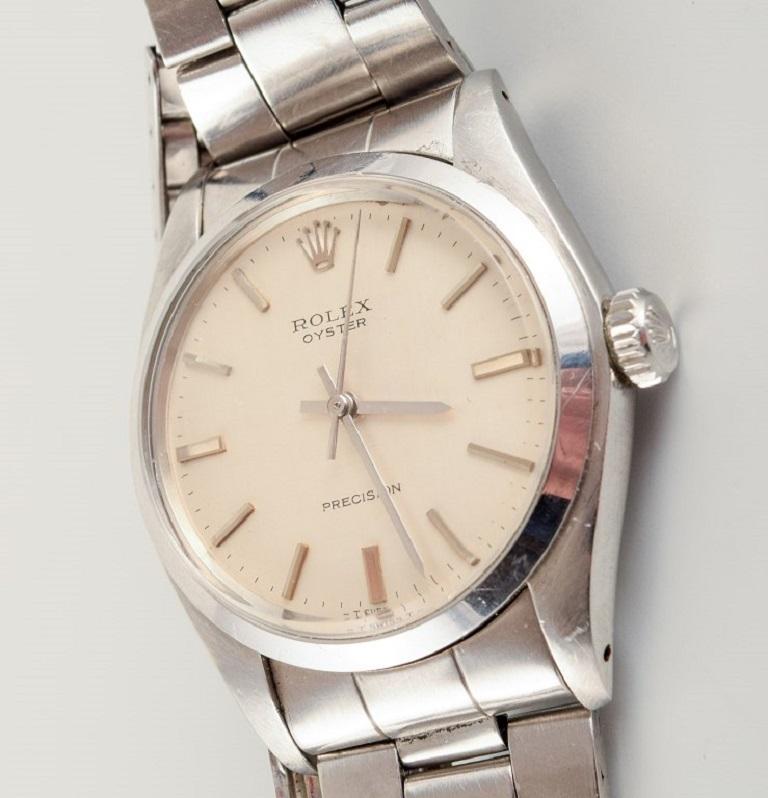 Rolex, Oyster Precision. Men's wristwatch.
Dial in silver.
Approx. 1960s.
Steel chain with folding clasp.
Case diameter 36 mm.
Unisex.
In excellent condition with minor wear.
The watch is in working order.
All watches are thoroughly serviced by our