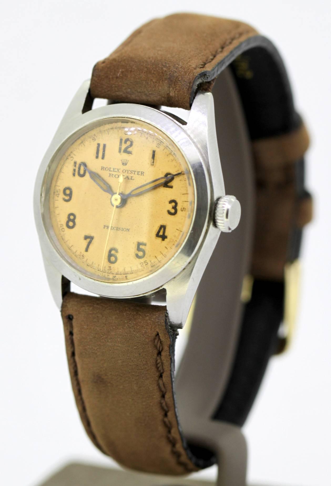 Vintage mens Rolex Oyster Royal manual winding wristwatch, Circa.1940's

Gender:	Mens Vintage
Model : Oyster Royal
Case Diameter : 29 mm
Movement: Manual Winding
Watchband Material: Leather
Case material : Stainless Steel
Display