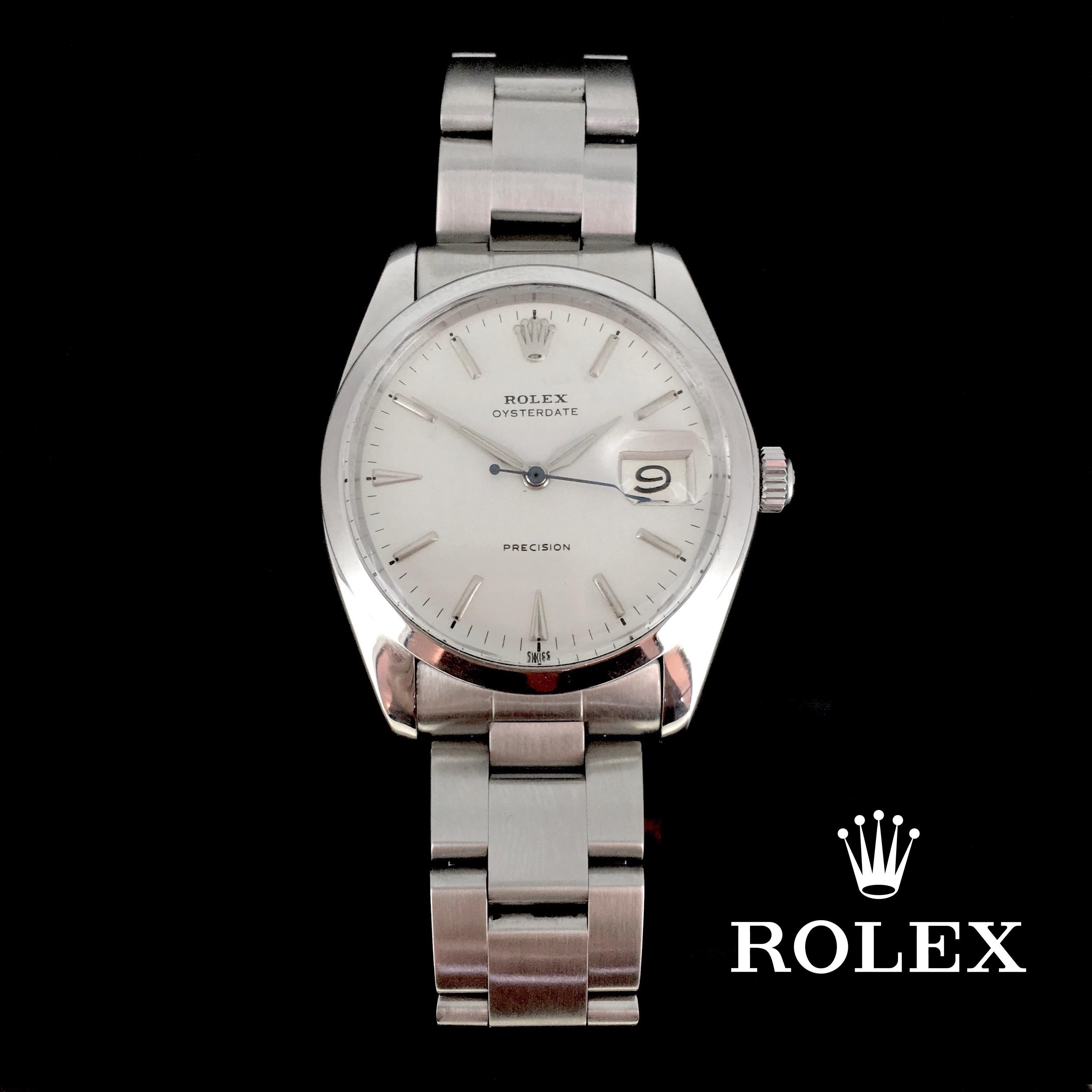 This Rolex OysterDate 6694 is made in stainless steel. It is in excellent condition as the case and the strap have been fully restored. The famous hand winding Calibre 1225 has been serviced and works very well. 

Total Weight:	76.4