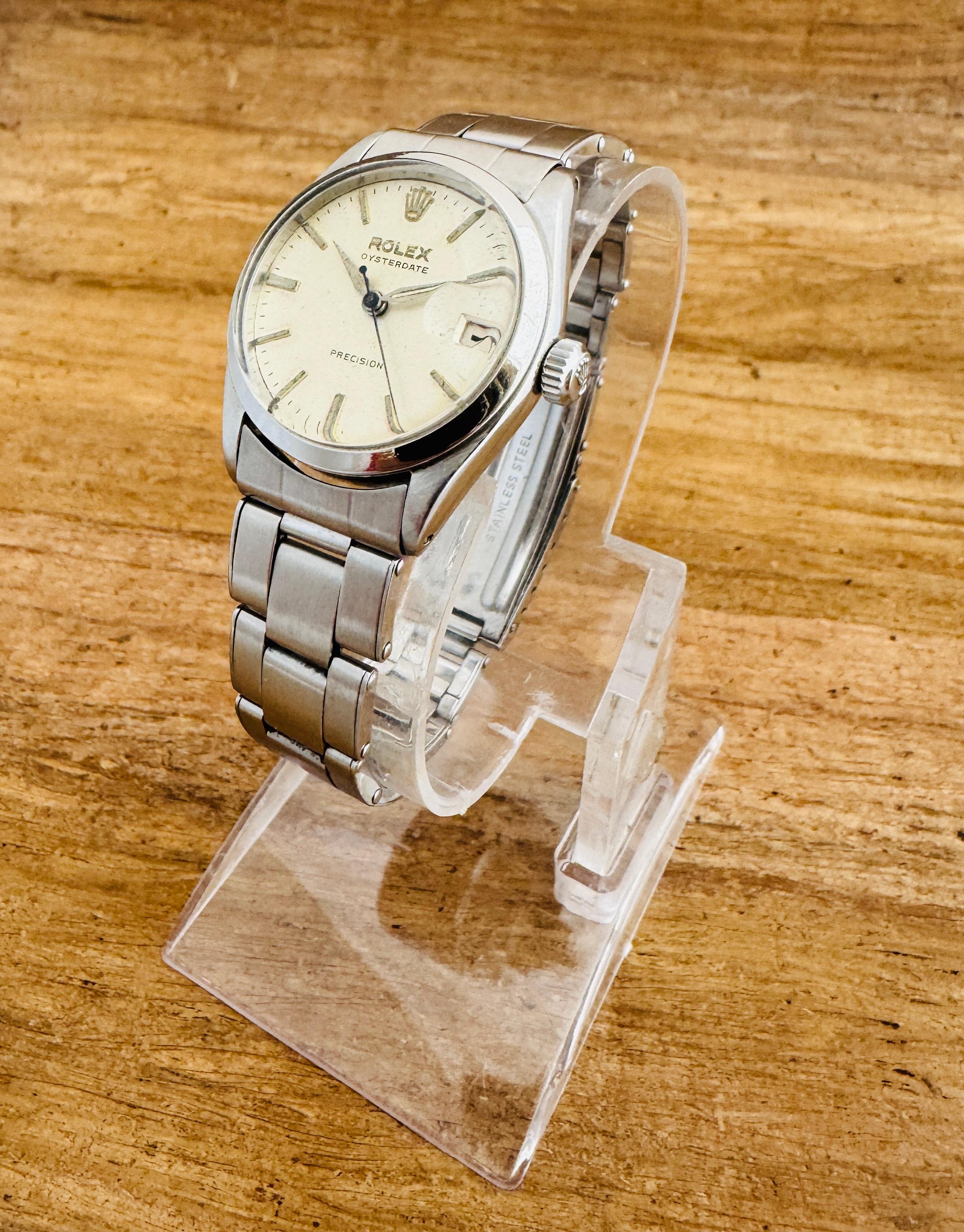 Marke: Rolex

Modell: Austerndatum Präzision

Referenznummer: 6466

Land der Herstellung: Schweiz

Uhrwerk: Handaufzug

MATERIAL des Gehäuses: Rostfreier Stahl

Abmessungen: Gehäusebreite: 30 mm. (ohne Krone)

Band Typ : Edelstahl (After Market