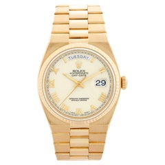 Rolex Oysterquartz Day-Date Men's 18K Gold Watch 19018