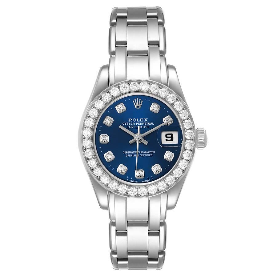 Montre Rolex Pearlmaster 18K or blanc cadran bleu diamant lunette 69299. Mouvement à remontage automatique, certifié officiellement chronomètre, avec fonction de date à réglage rapide. Boîtier oyster en or blanc 18k de 29,0 mm de diamètre. Logo