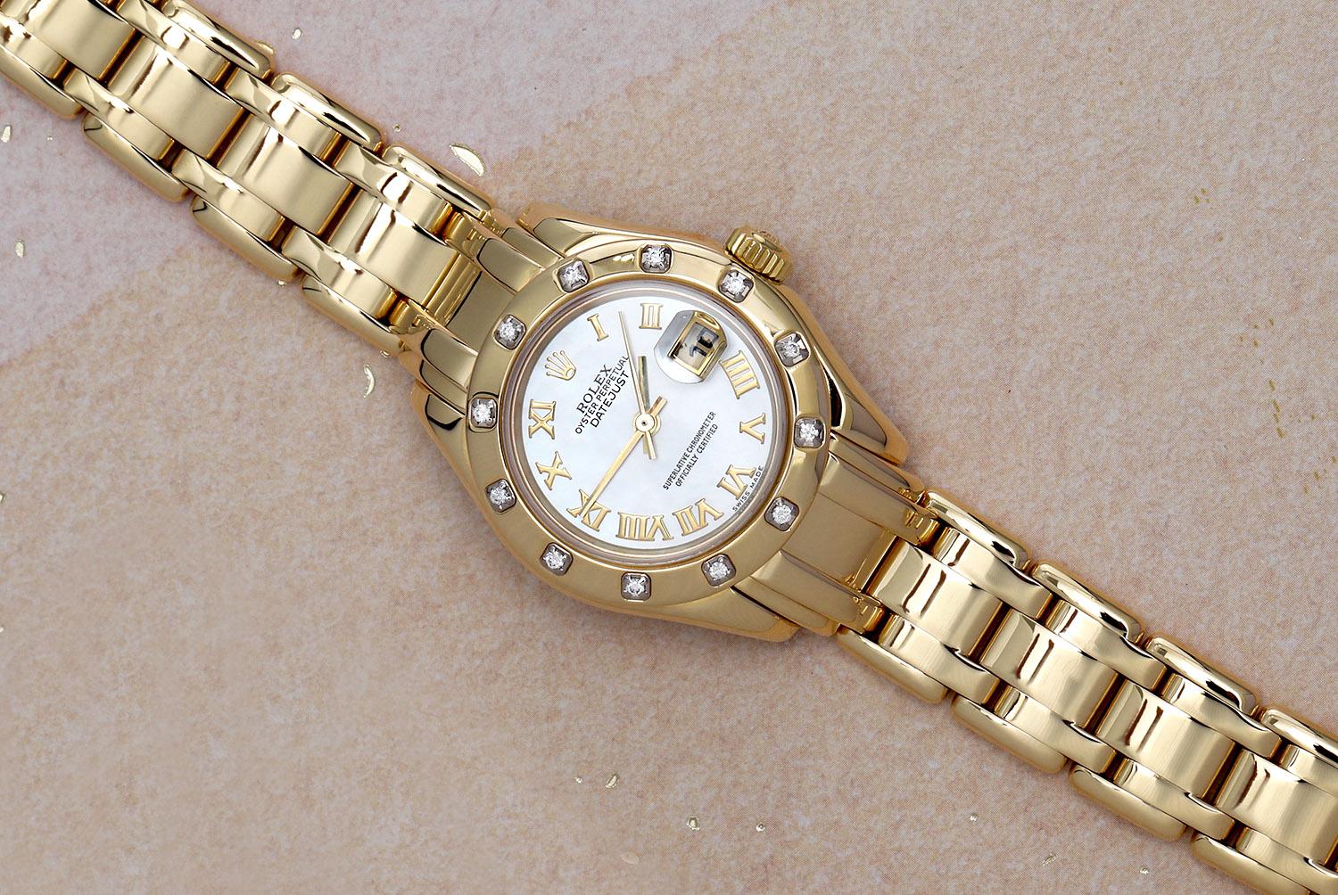 Rolex Montre Pearlmaster 29mm en or jaune 18 carats avec nacre blanche 80318 Excellent état - En vente à New York, NY