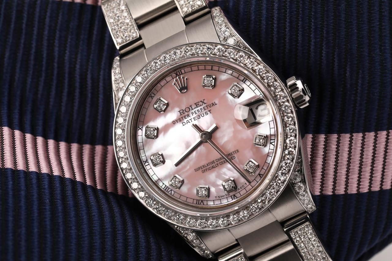 Women's Rolex Pink Pearl Track 31mm Datejust S/S Oyster Perpetual Diamond Side + Bezel & Lugs 68274
This watch is in like new condition. It has been polished, serviced and has no visible scratches or blemishes. All our watches come with a standard 1