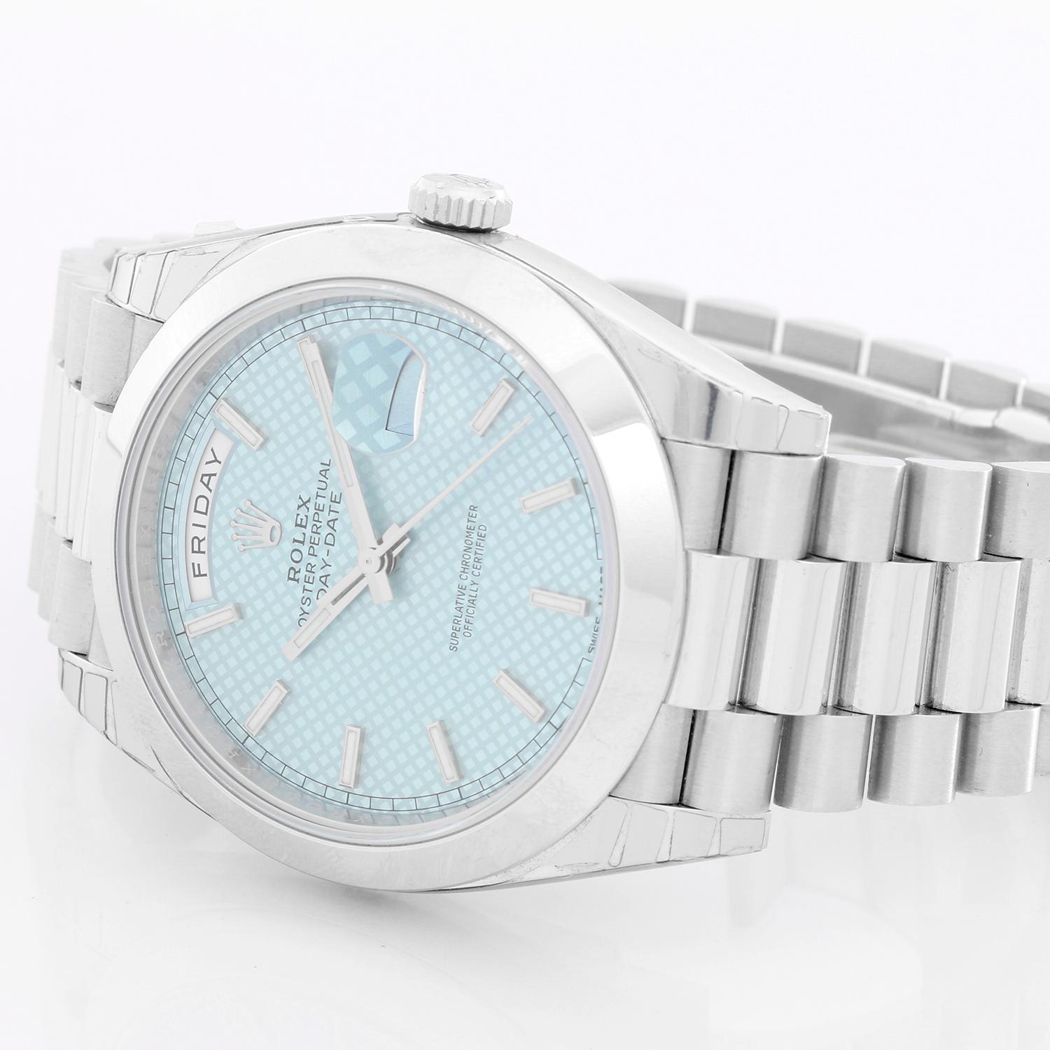 Rolex Platinum President  Day-Date Men's Watch 228206 - Automatic winding, 31 jewels, Quickset, sapphire crystal. Platinum case with smooth bezel ( 40 mm ) . Ice Blue with dial markers and diagonal motif. Platinum hidden clasp President bracelet.