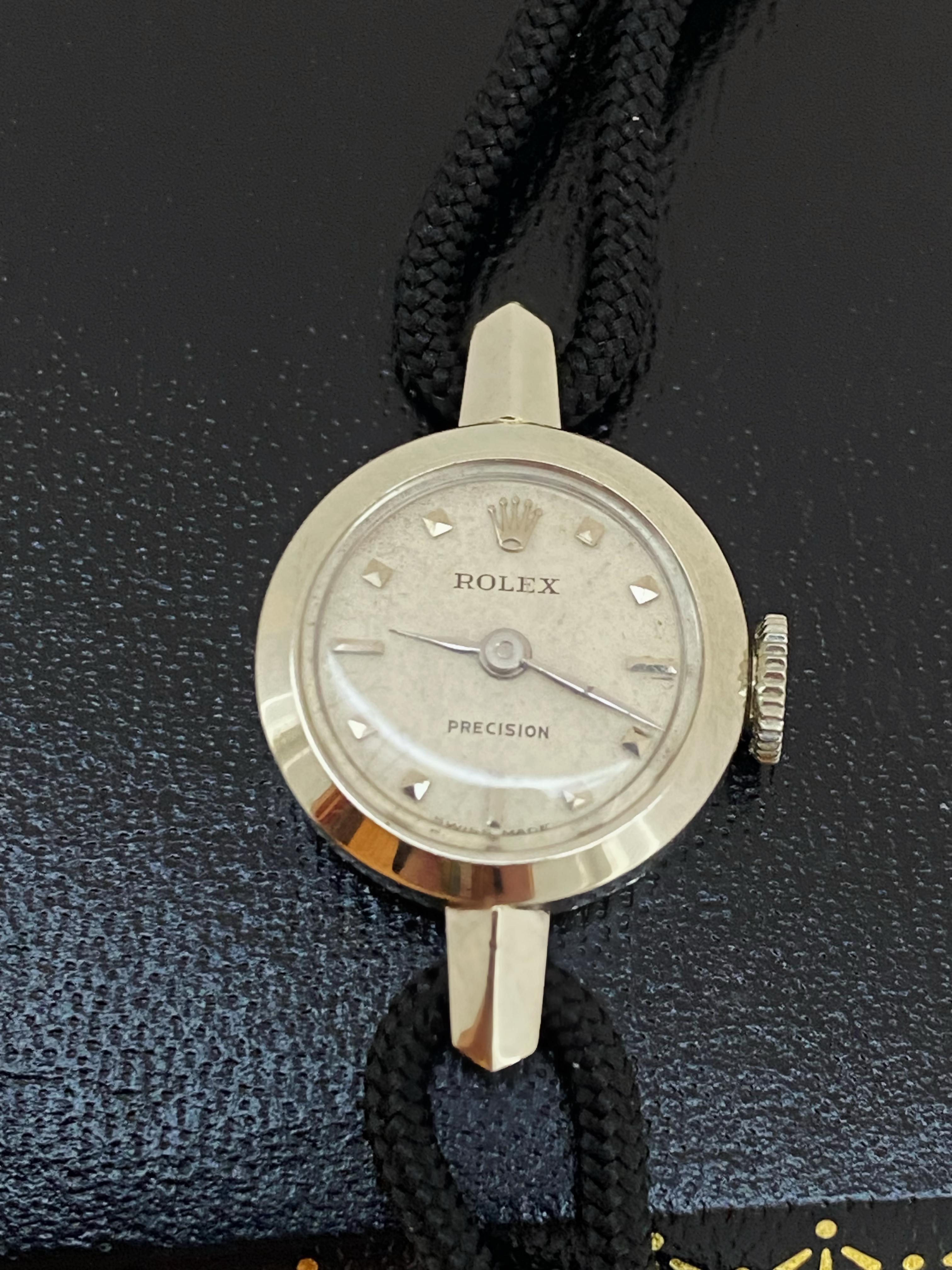 This sophisticated ladies’ timepiece is 
a classy & elegant Retro Rolex Precision,  
performed in 10K White Gold

An epitome of timeless luxury & class, 
this ladies’ dress watch is dating from 1950’s, 
yet it’s in beautiful condition & in excellent
