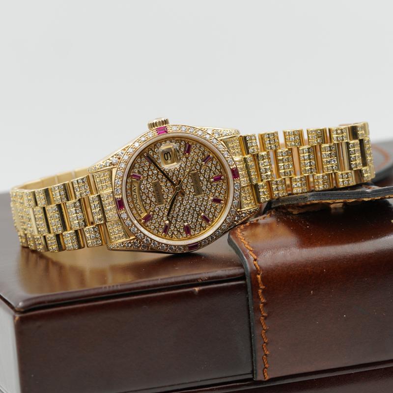 Rolex President 18238 Maßgefertigte Diamanten & Rubine Day-Date 18k Gelbgold im Zustand „Gut“ in Carmel, IN