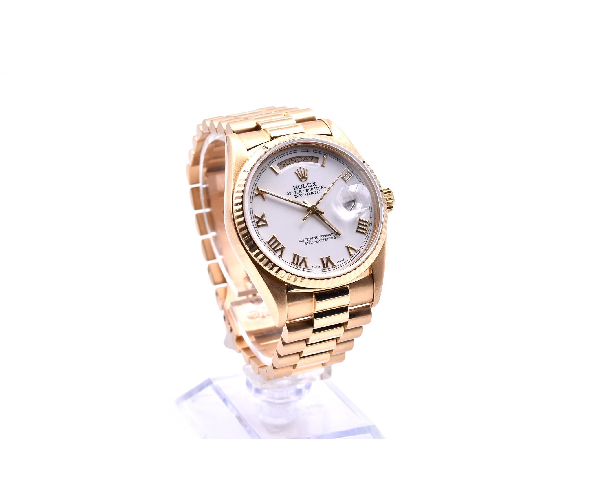 
Movement: automatic
Function: seconds, minutes, hours, day, single quick
Case: 36mm 18k yellow gold case, scratch resistant sapphire crystal
Band: 18k yellow gold presidential bracelet with concealed Crownclasp
Dial: White dial with yellow gold