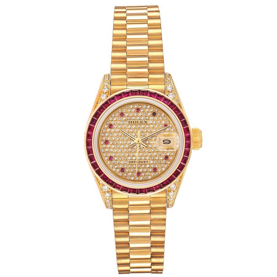 Reloj de señora Rolex President de oro amarillo de 18 quilates con diamantes y rubíes 69198. Movimiento automático con certificado oficial de cronómetro. Caja de ostras de oro amarillo de 18 quilates de 26,0 mm de diámetro. Logotipo de Rolex en una