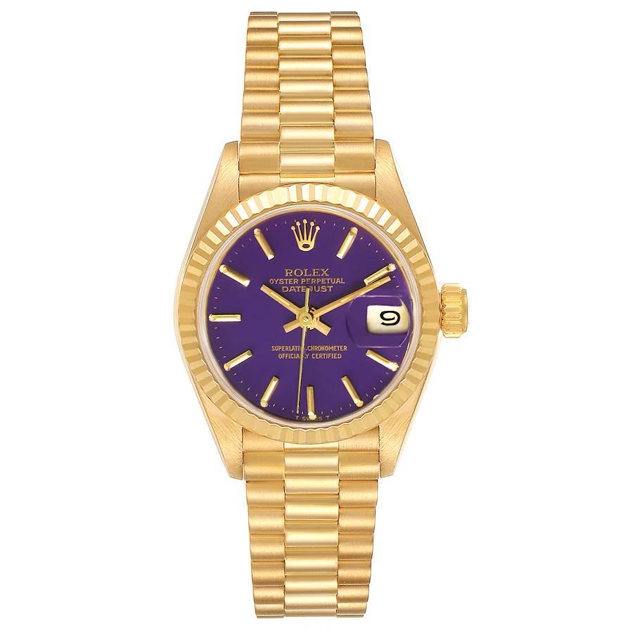 Rolex Präsident Datejust 26 Gelbgold lila Zifferblatt Uhr 69178 Box Papiere. Offiziell zertifiziertes Chronometerwerk mit automatischem Aufzug. oyster-Gehäuse aus 18 Karat Gelbgold mit einem Durchmesser von 26::0 mm. Rolex-Logo auf einer Krone.