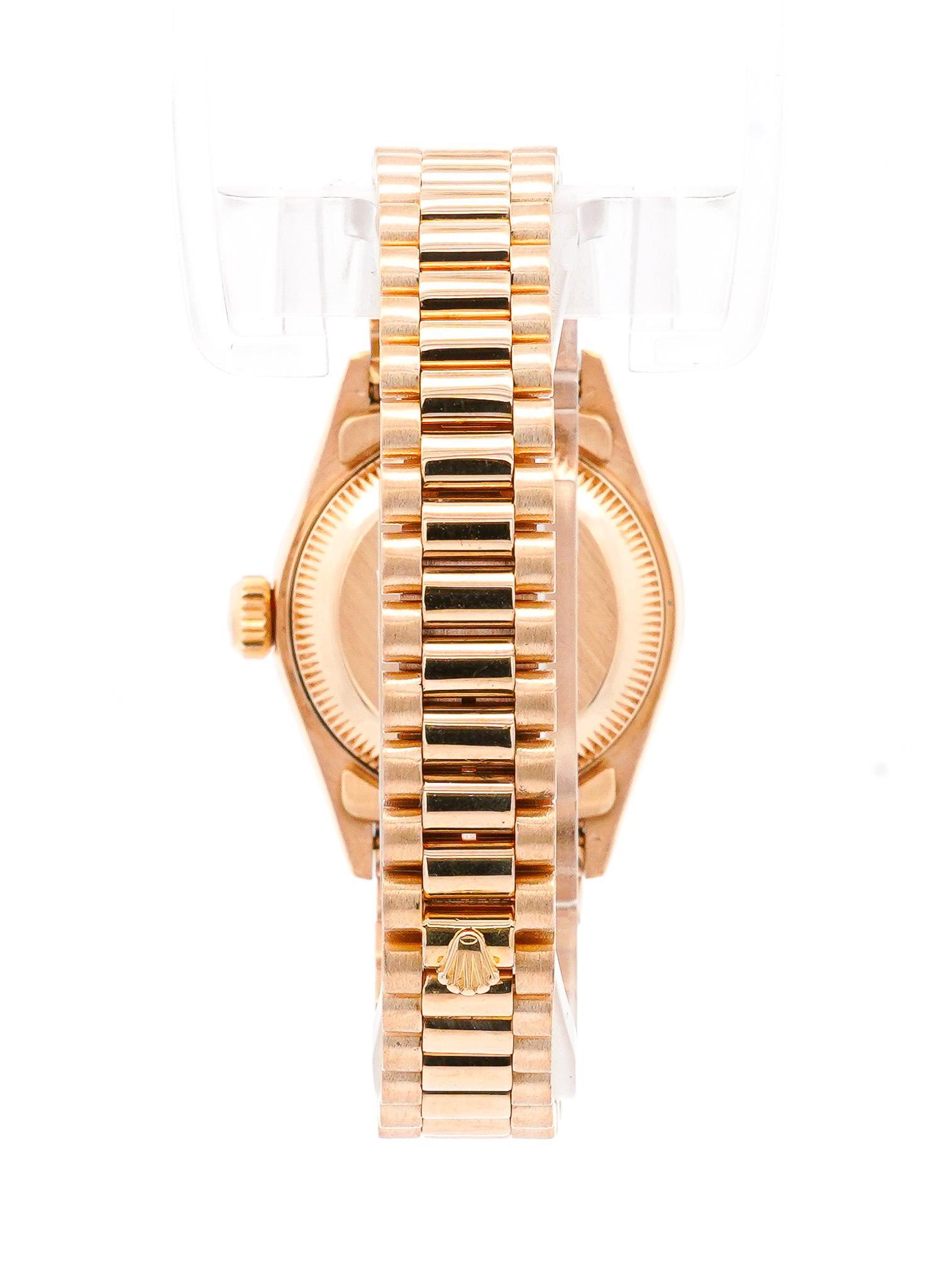 Moderne Rolex Montre President Datejust 26 mm en or 18 carats, émeraude et diamants pour femmes en vente