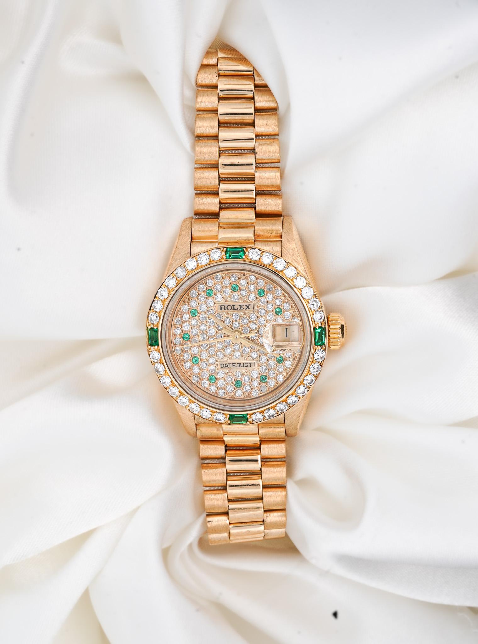 Rolex Montre President Datejust 26 mm en or 18 carats, émeraude et diamants pour femmes Excellent état - En vente à Miami, FL