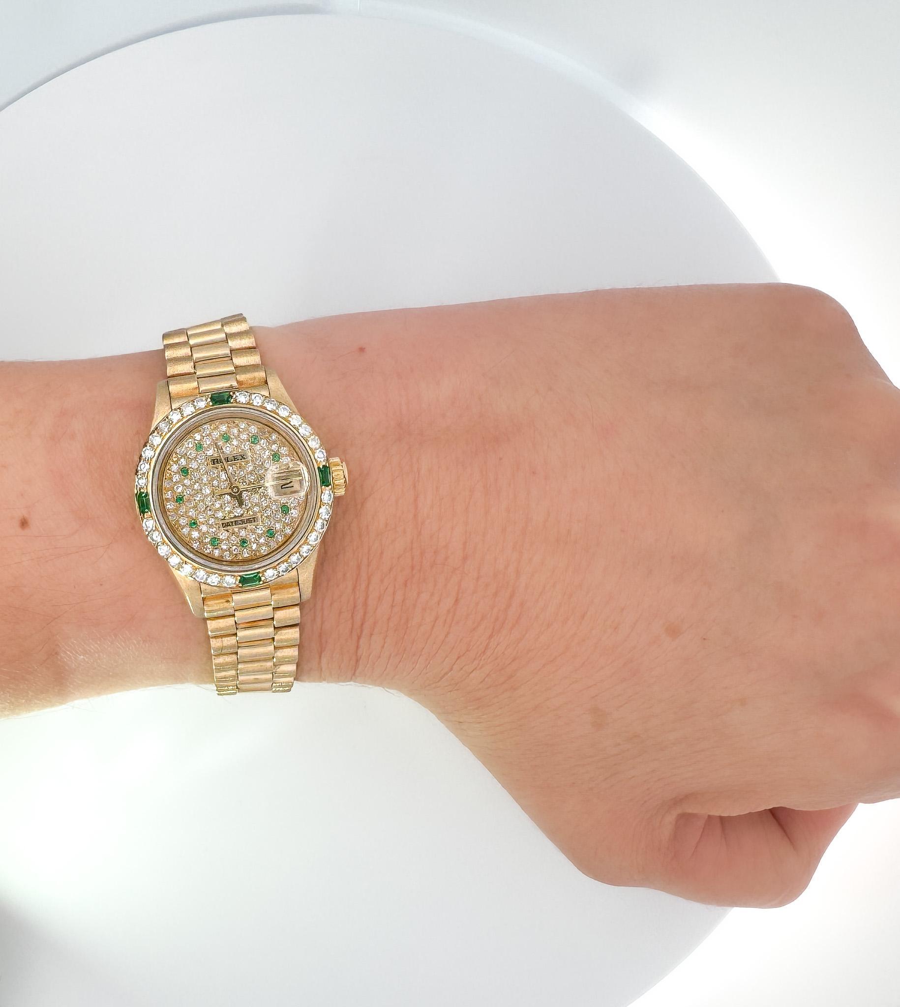 Rolex Montre President Datejust 26 mm en or 18 carats, émeraude et diamants pour femmes en vente 1