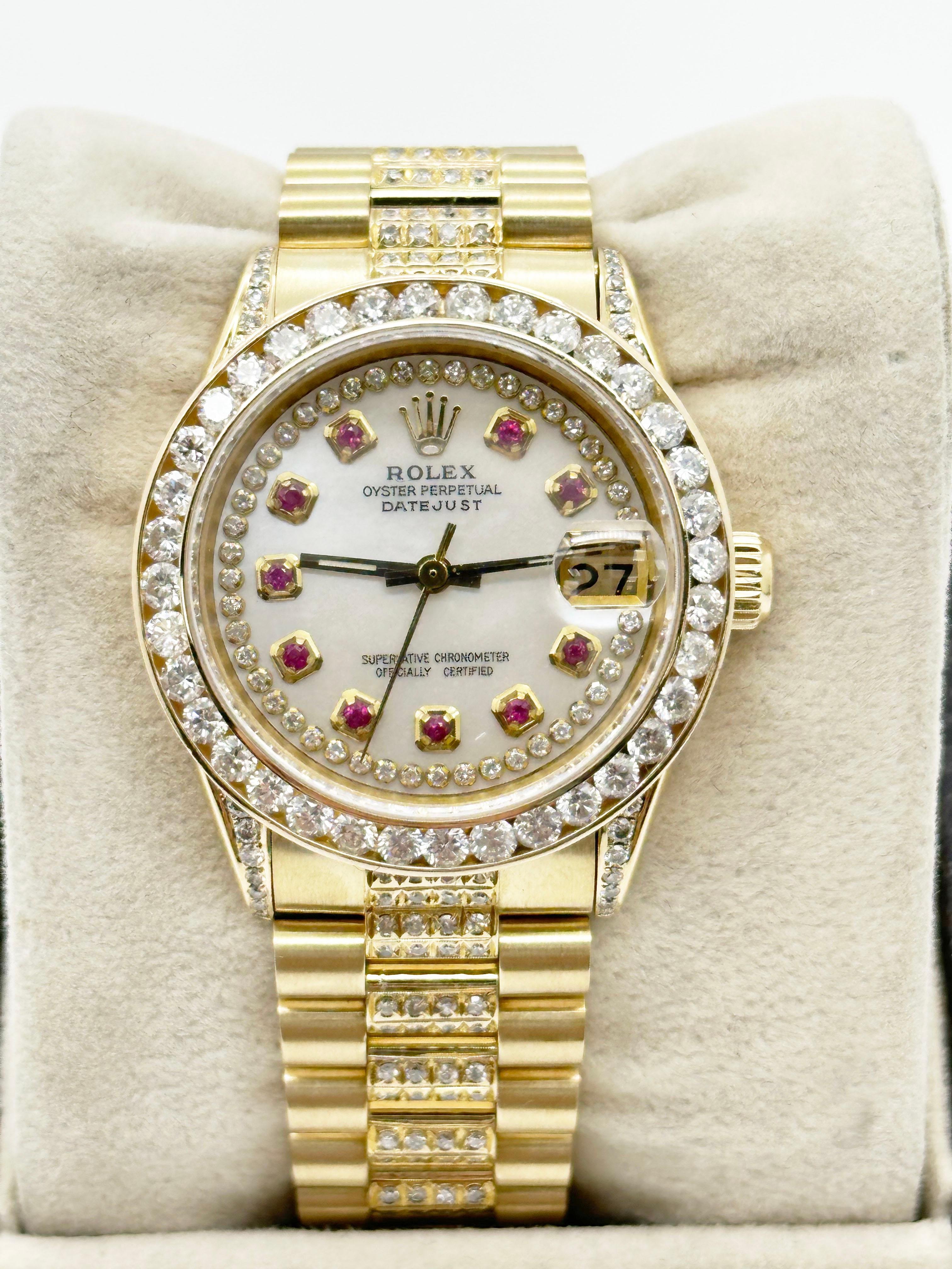Stilnummer: 6827



Seriennummer: 5936***



Jahr: 1979

 

Modell: Präsident Midsize

 

MATERIAL des Gehäuses: 18K Gelbgold

 

Band: Custom 18K Gelbgold Diamond Band

 

Lünette: Kundenspezifische Diamantlünette

 

Zifferblatt: Individuelles