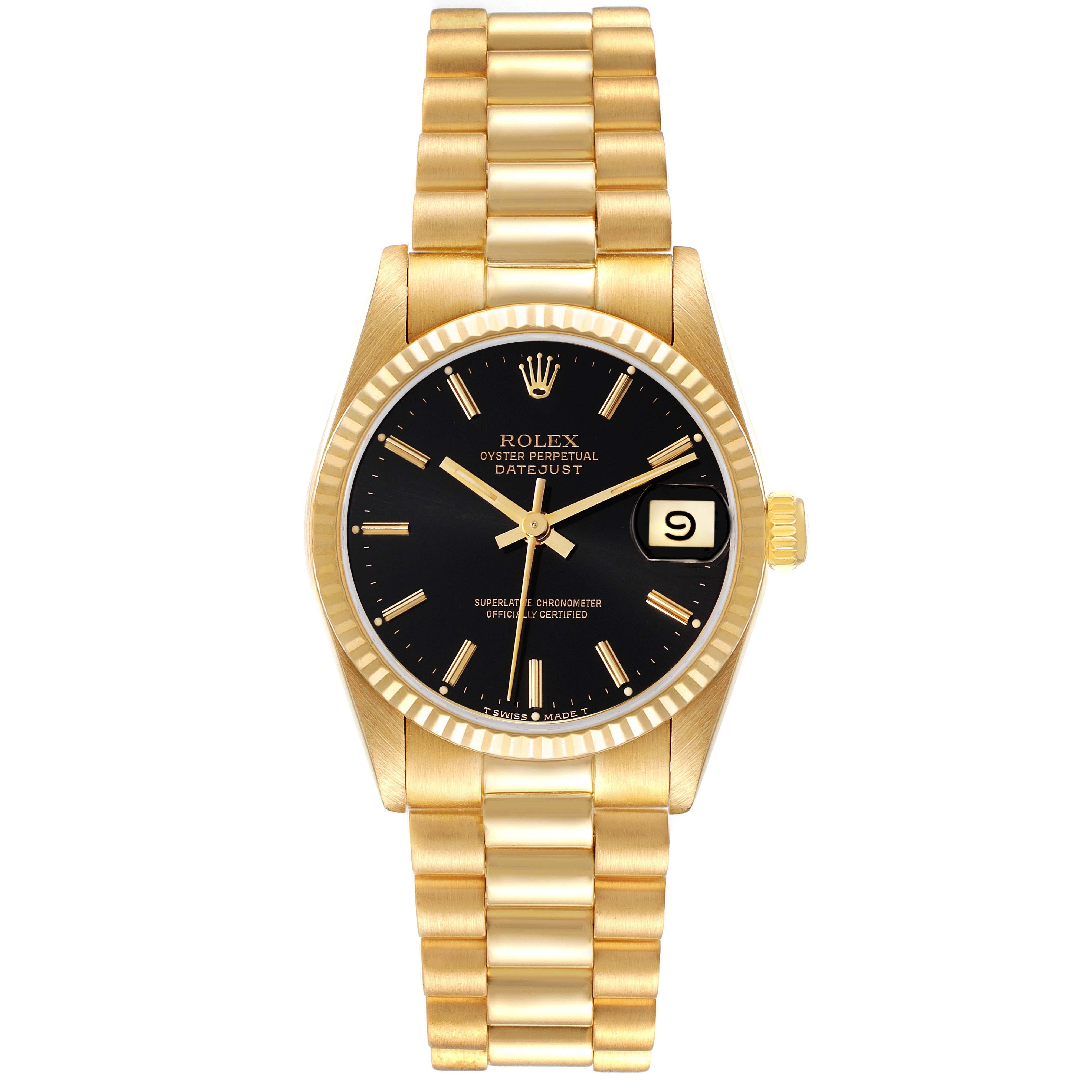 Rolex Datejust Midsize Quadrante Nero Orologio da donna in oro giallo 68278. Movimento automatico a carica automatica certificato ufficialmente come cronometro. Cassa oyster in oro giallo 18 carati di 31,0 mm di diametro. Logo Rolex sulla corona.