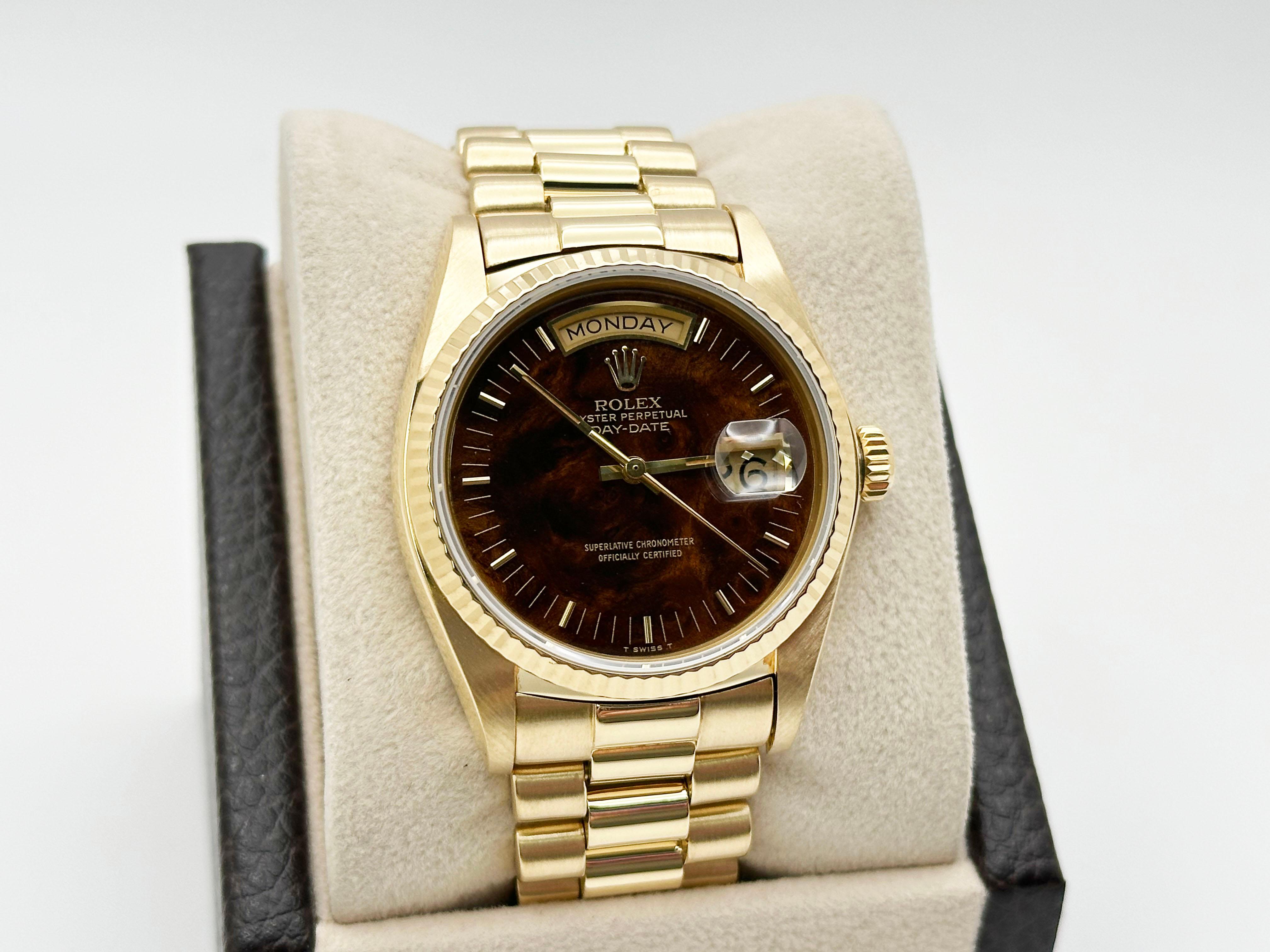 Style Number: 18038



Year: 1981

 

Model: Rolex President Day Date 

 

Case Material: 18K Yellow Gold 

 

Band: 18K Yellow Gold 

  

Bezel: 18K Yellow Gold 

  

Dial: Factory Original Wood Dial (Walnut)

 

Face: Sapphire Crystal 

 

Case