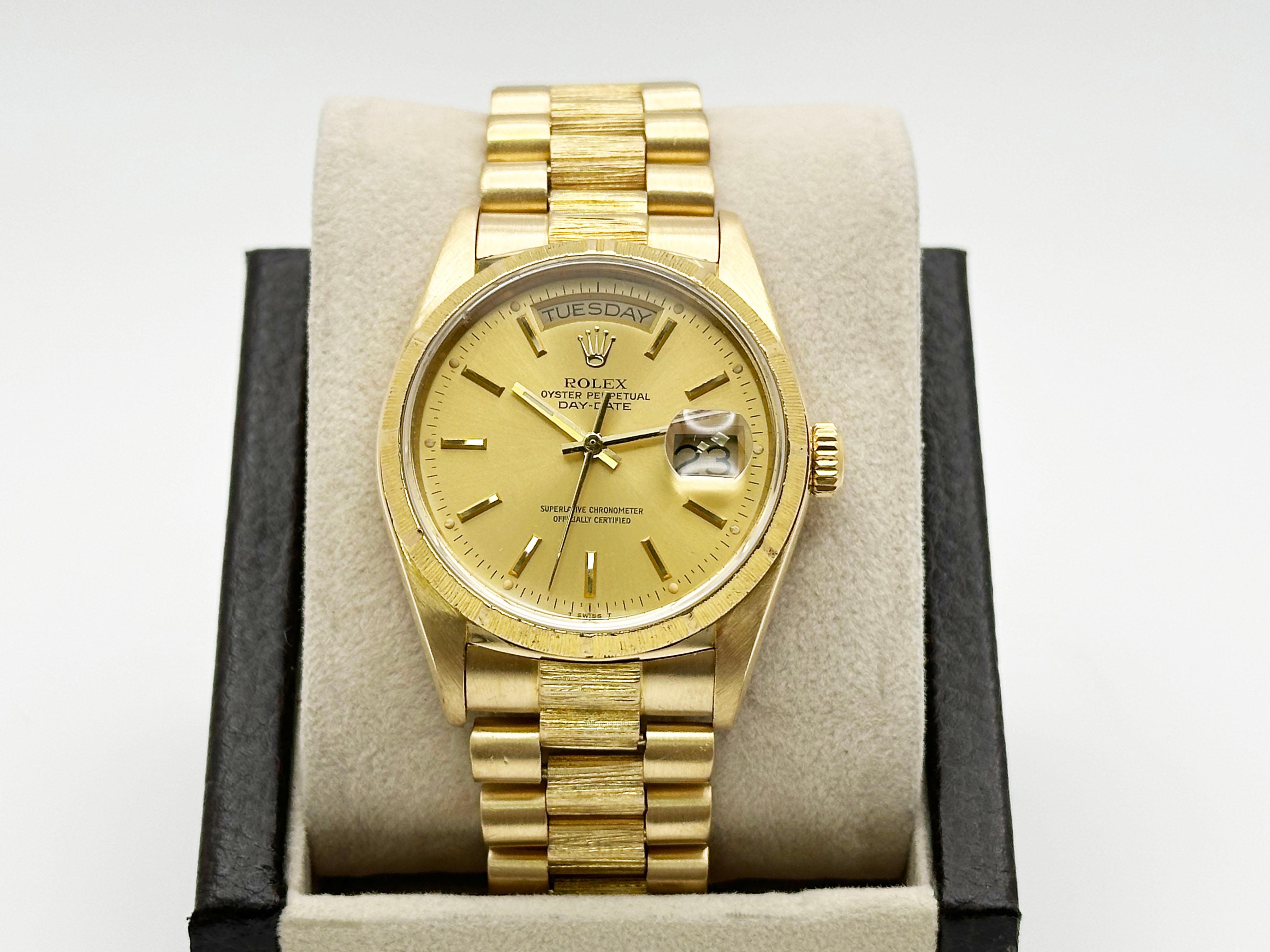 Style Number: 18038



Serial: 8803***



Year: 1985

 

Model: Rolex Day Date President

 

Case Material: 18K Yellow Gold 

 

Band:  18K Yellow Gold

  

Bezel:  18K Yellow Gold

  

Dial: Champagne 

 

Face: Sapphire Crystal 

 

Case Size: