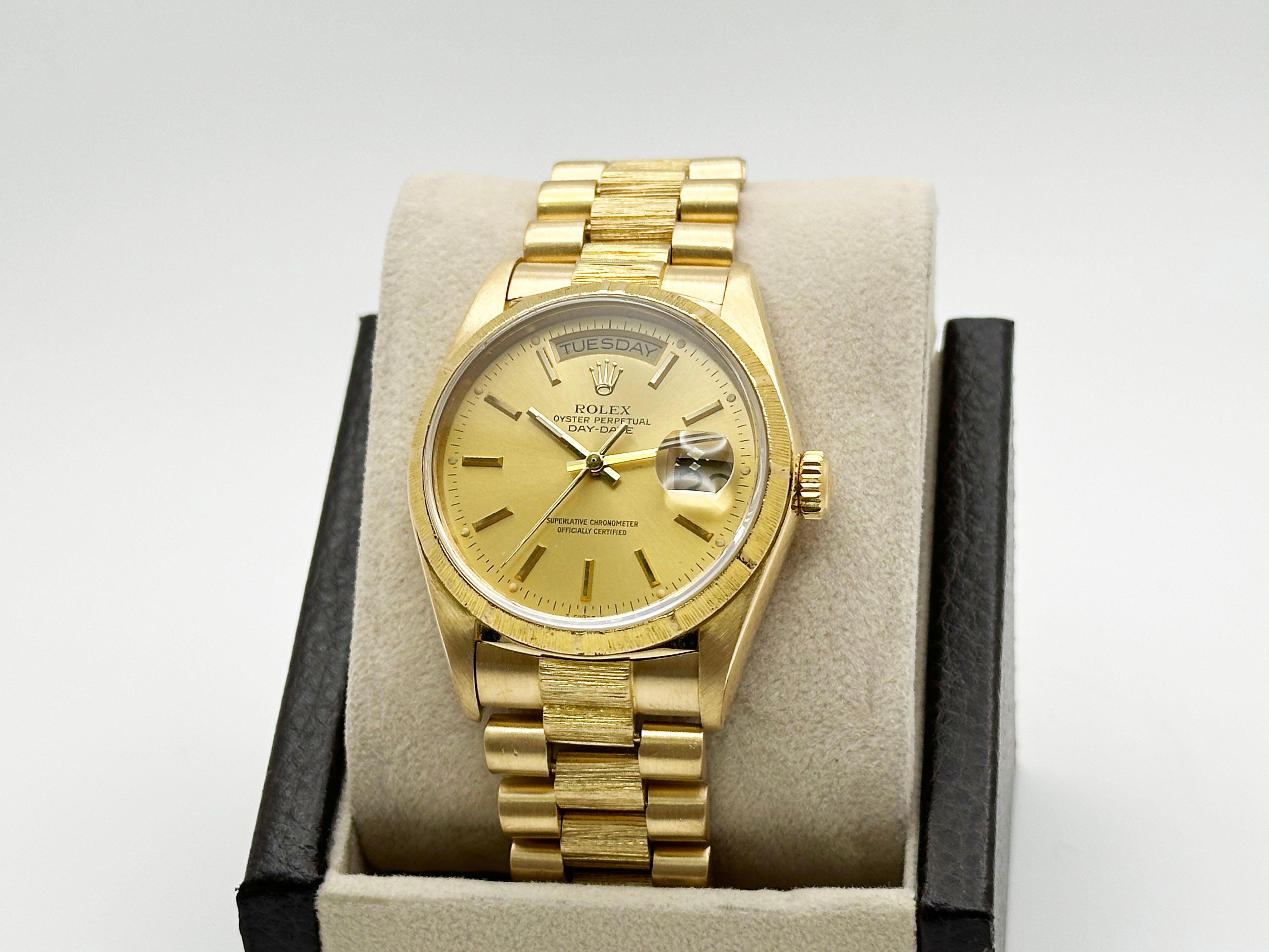 Rolex President Day Date 18078 Champagne Dial Bark Finish 18K Yellow Gold 36mm en Excelente estado para la venta en San Diego, CA