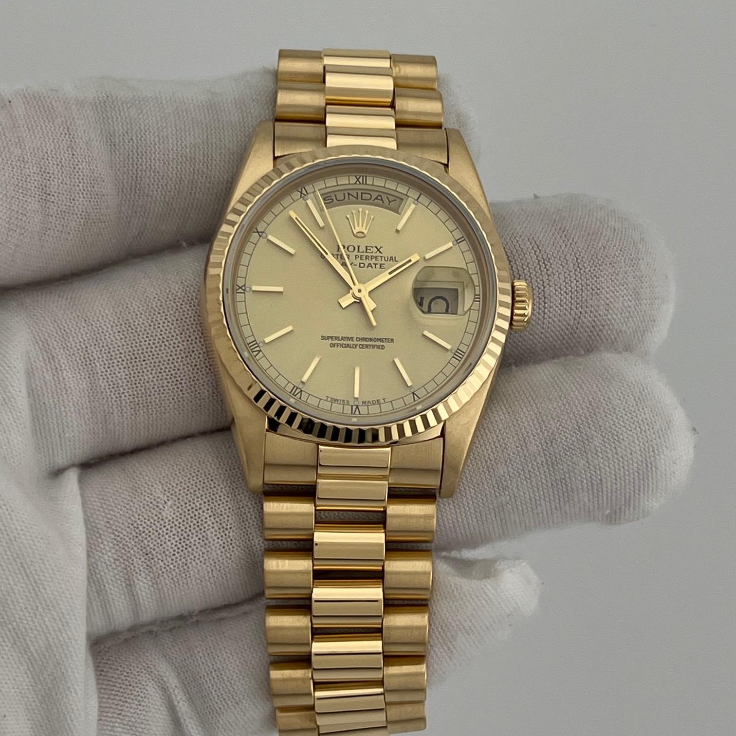 Numéro de style : 18238

Série : L61****

Année : 1989
 
Modèle : Rolex President Day Date 
 
Matériau du boîtier : Or jaune 18k 
 
Bande : or jaune 18k Président
  
Lunette : or jaune 18k cannelé
  
Cadran : Champagne 
 
Cristal : Saphir
 
Taille