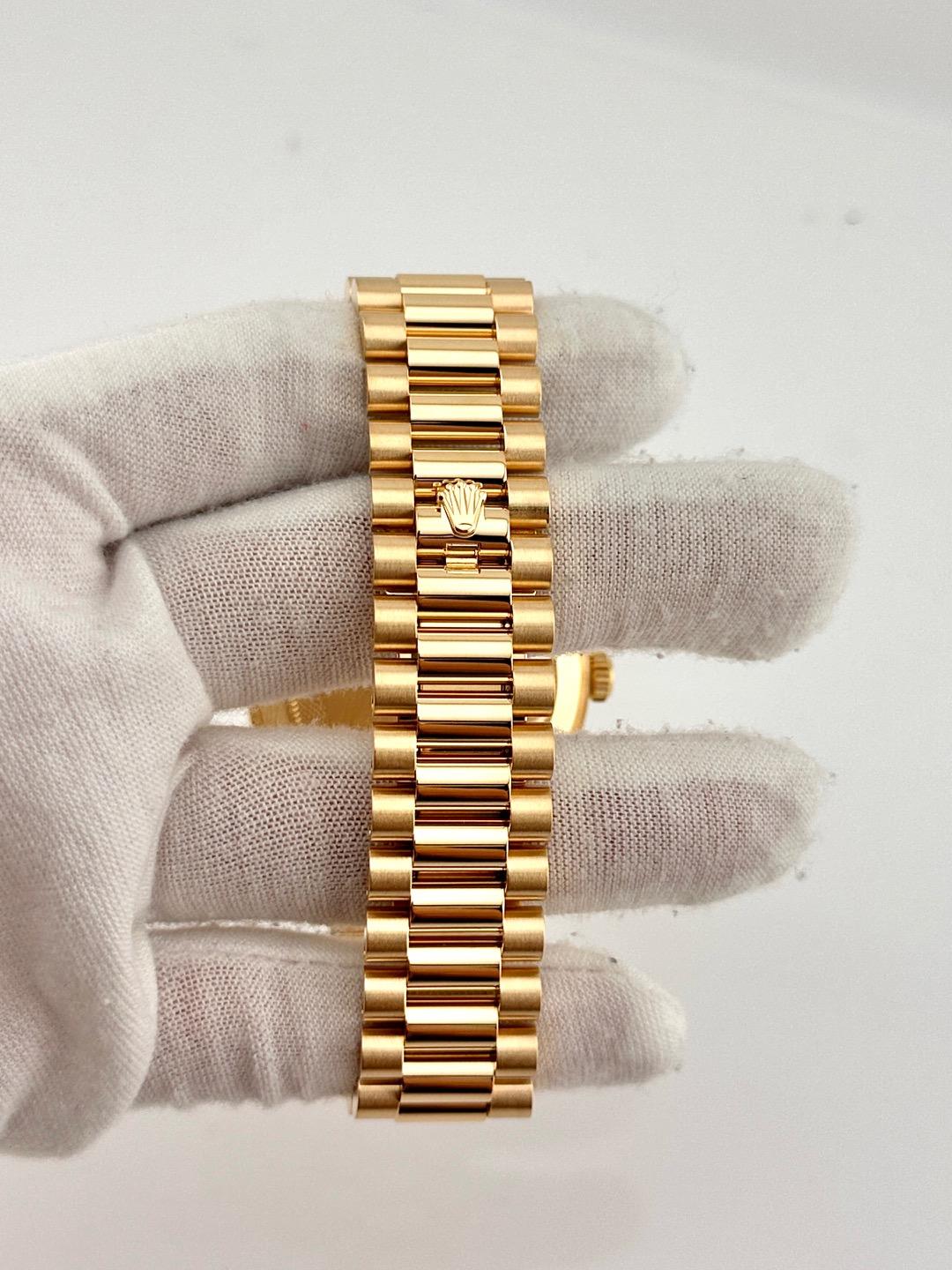Rolex Präsident Day Date 228238 40mm Baguette Diamant Zifferblatt 18K Gold Box Papiere im Angebot 2