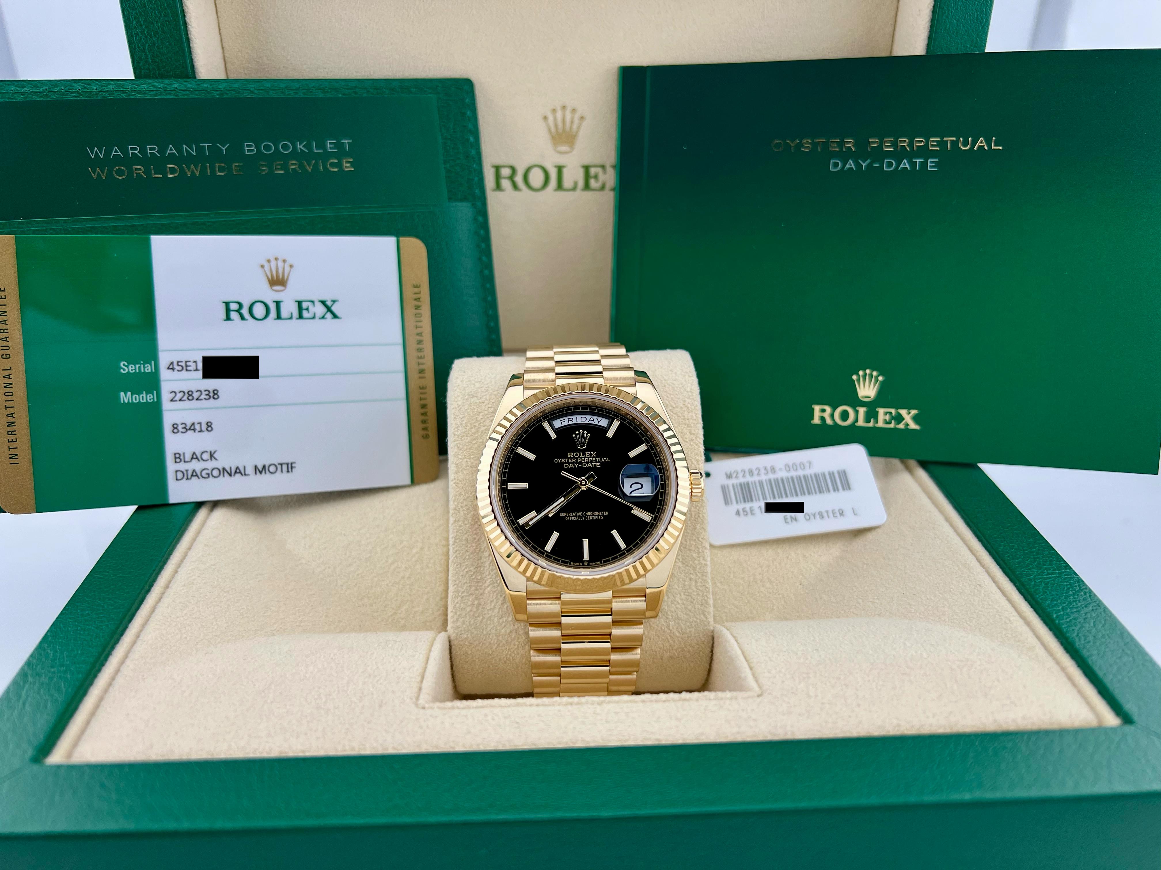 Style Number: 228238



Serial: 4SE1****



Year: 2019

 

Model: President Day Date

 

Case Material: 18K Yellow Gold

 

Band: 18K Yellow Gold

    

Dial: Black Diagonal Motif 

 

Crystal: Sapphire Crystal

 

Case Size: 40mm

 

Includes: