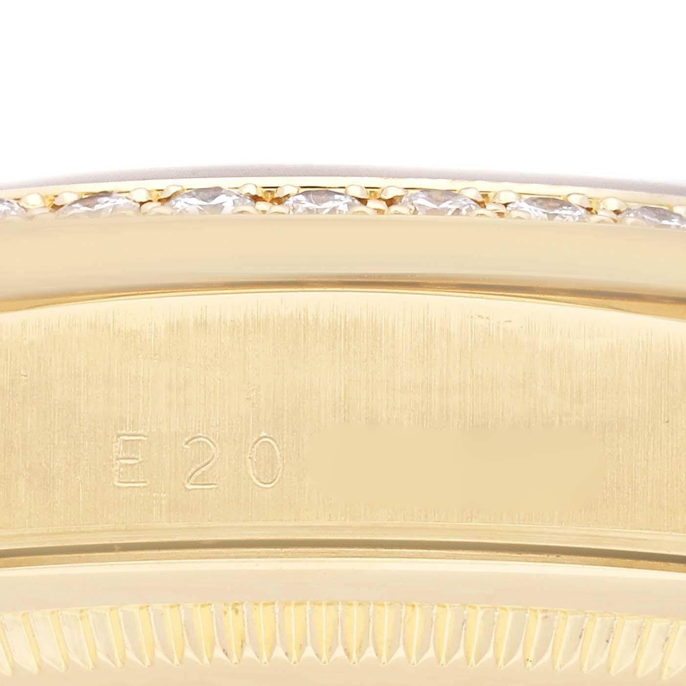 Rolex President Day Date 36mm Yellow Gold Black Dial Diamond Mens Watch 18348. Mouvement à remontage automatique certifié chronomètre. Boîtier en or jaune 18 carats de 36 mm de diamètre. Logo Rolex sur la couronne. Lunette originale d'usine Rolex en