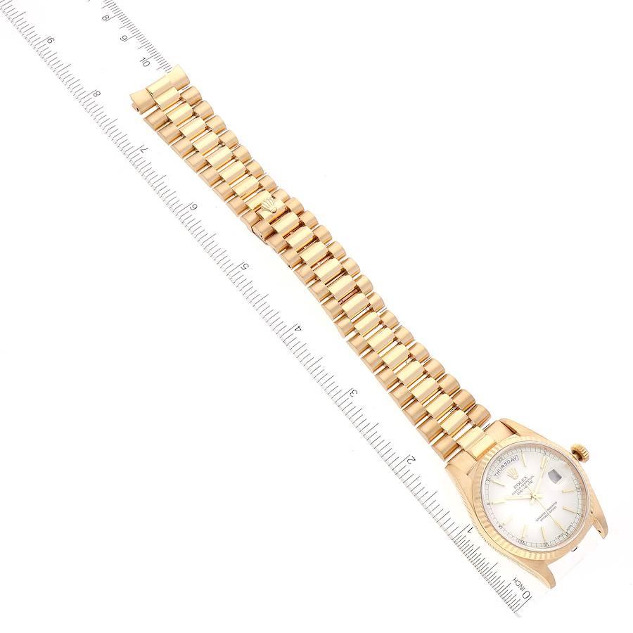 Rolex Montre President Day-Date en or jaune avec cadran blanc 18238 pour hommes en vente 6