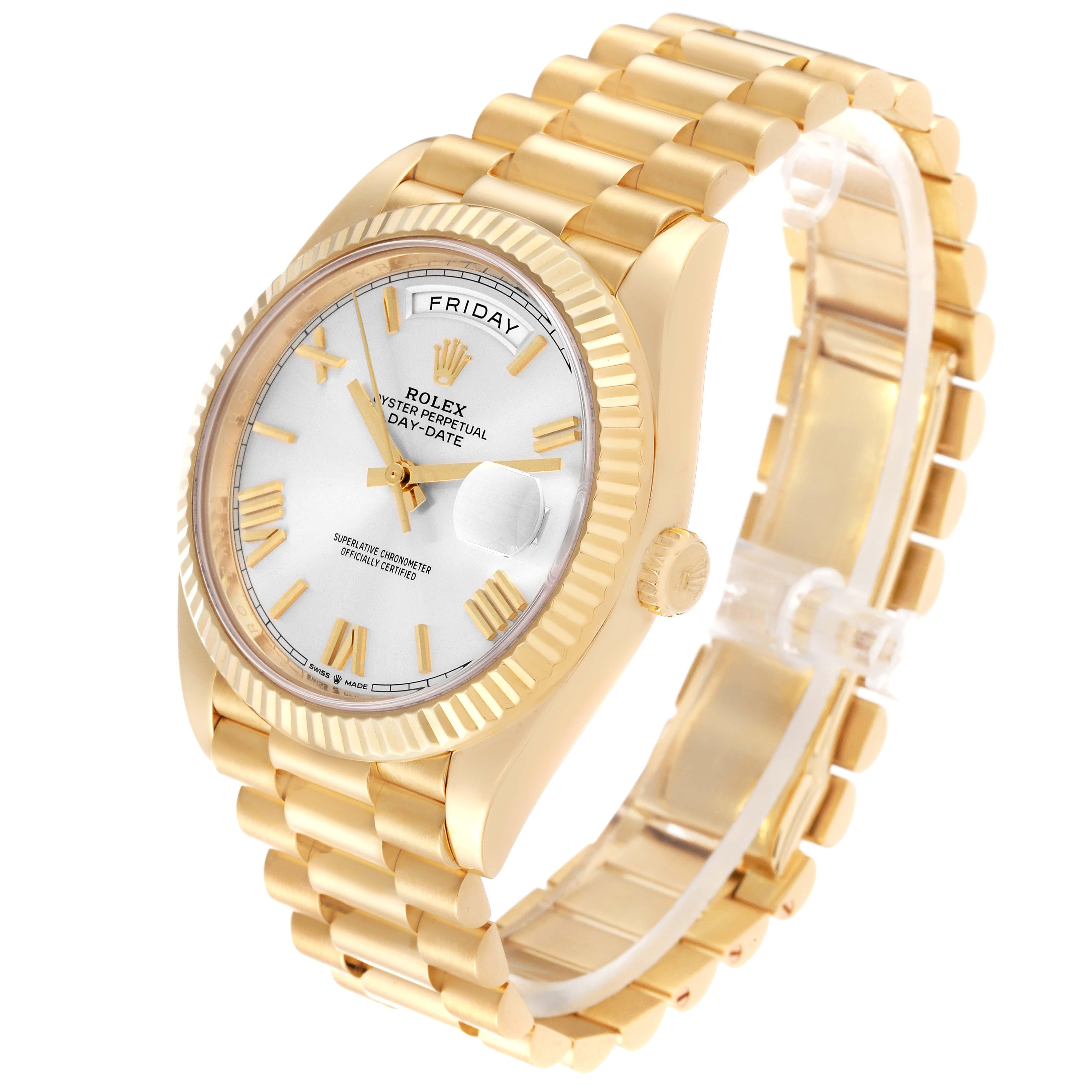 Rolex Montre President Day Date 40 pour hommes avec cadran en or jaune et argent 228238 carte en vente 7