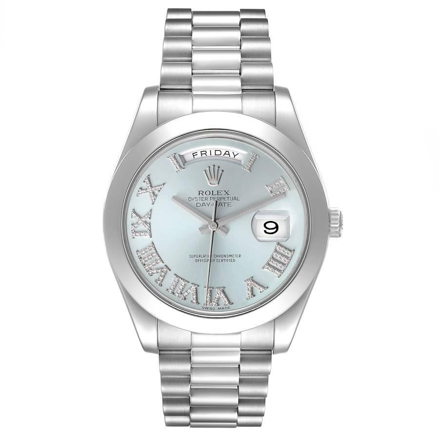 Rolex President Day-Date 41 Blue Diamond Dial Platinum Watch 218206 Box Card. Mouvement à remontage automatique certifié officiellement chronomètre. Double fonction de réglage rapide. Boîtier oyster en platine de 41.0 mm de diamètre.  Logo Rolex sur