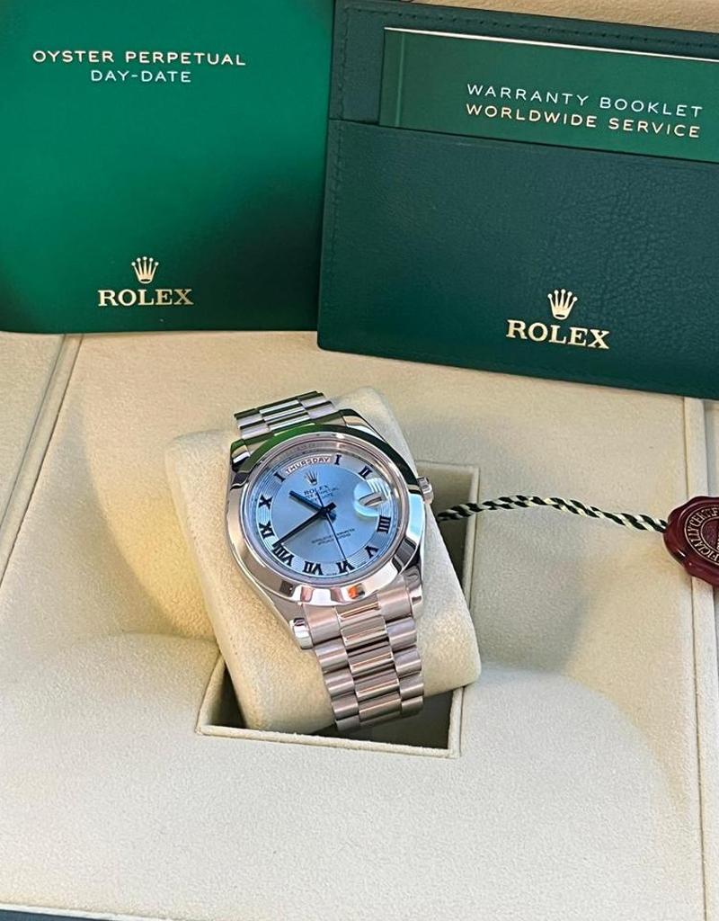 Rolex President Day-Date II 41 mm avec cadran romain bleu glace et montre en platine 218206  en vente 5