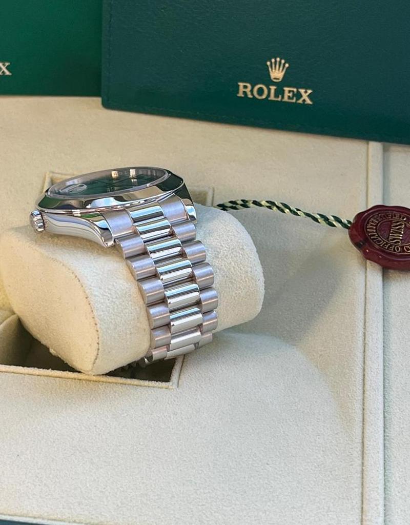 Rolex President Day-Date II 41 mm avec cadran romain bleu glace et montre en platine 218206  en vente 10