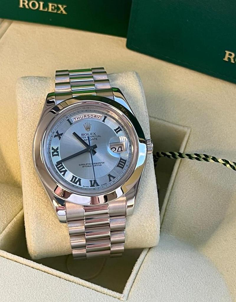Rolex President Day-Date II 41 mm avec cadran romain bleu glace et montre en platine 218206  en vente 1