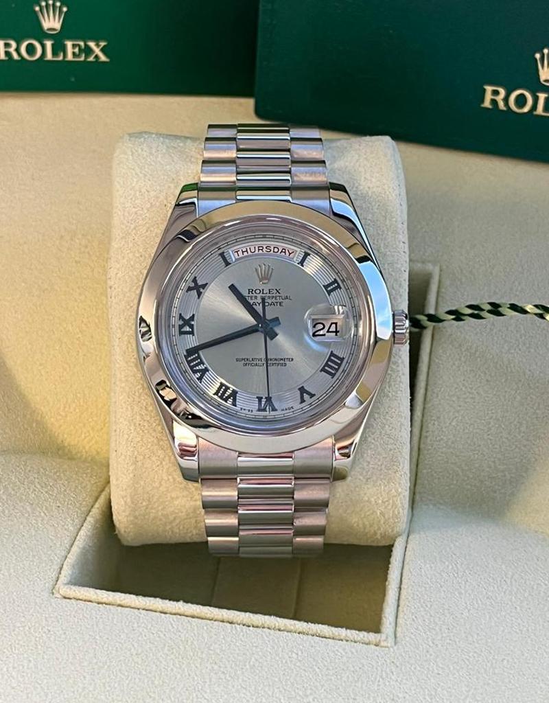Rolex President Day-Date II 41 mm avec cadran romain bleu glace et montre en platine 218206  en vente 2