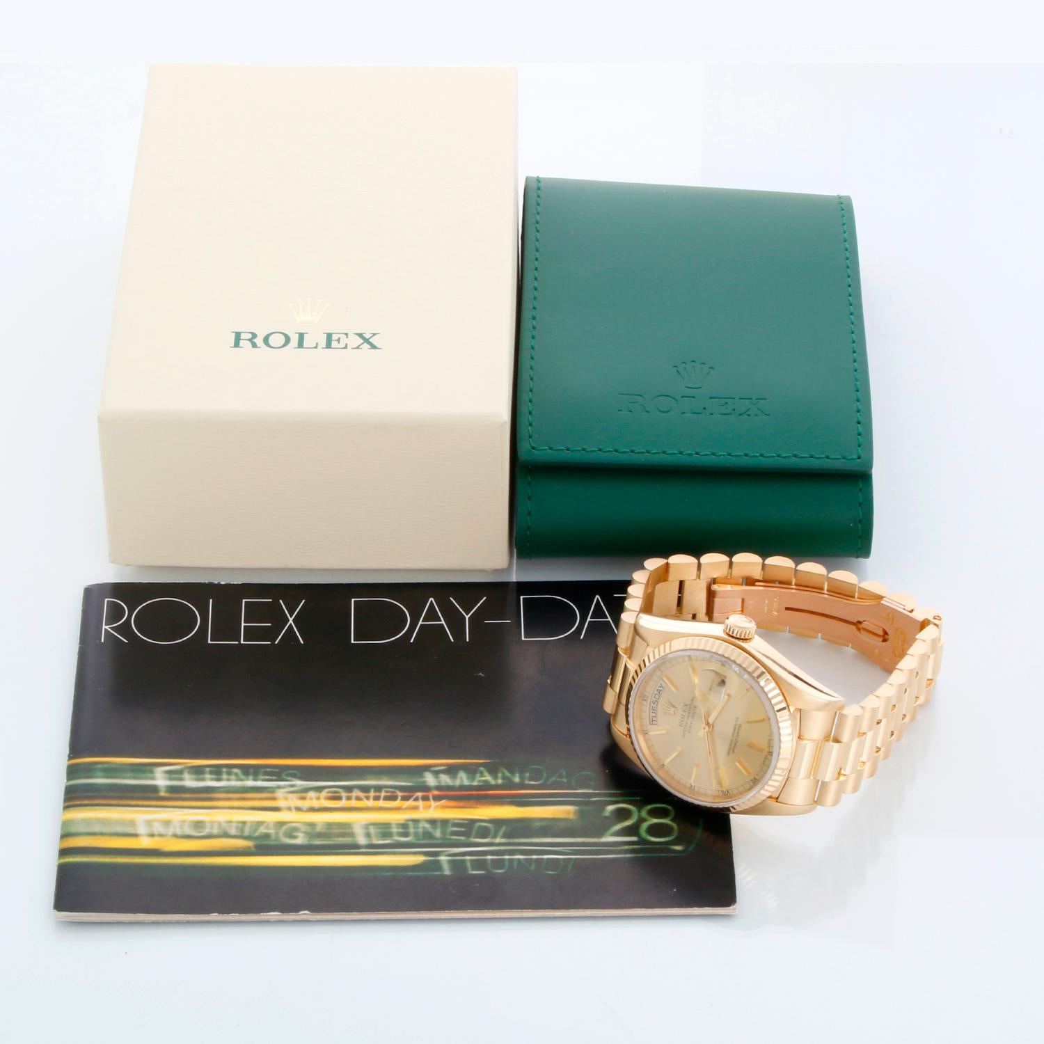 Rolex President Day-Date Herrenuhr 18k Gold 18038 - Automatischer Aufzug; Schnellverstellung; Saphirglas. Präsident - Day-Date. Gehäuse aus 18k Gelbgold mit geriffelter Lünette ( 36 mm). Champagnerfarbenes Stabzifferblatt. 18K Gelbgold Präsident