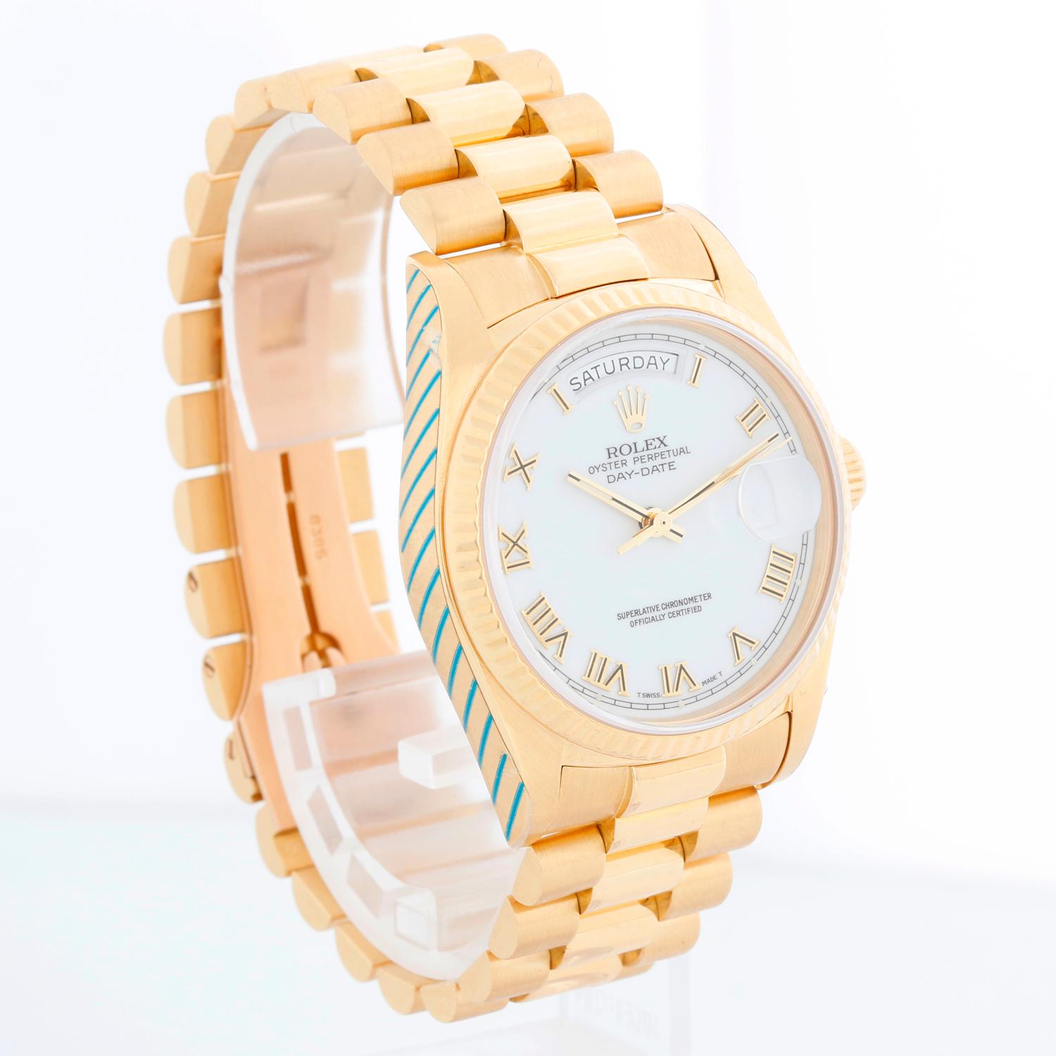 Rolex President 18038 White Roman Day-Date Montre Homme Factory Rolex Warr. Carte Excellent état - En vente à Dallas, TX