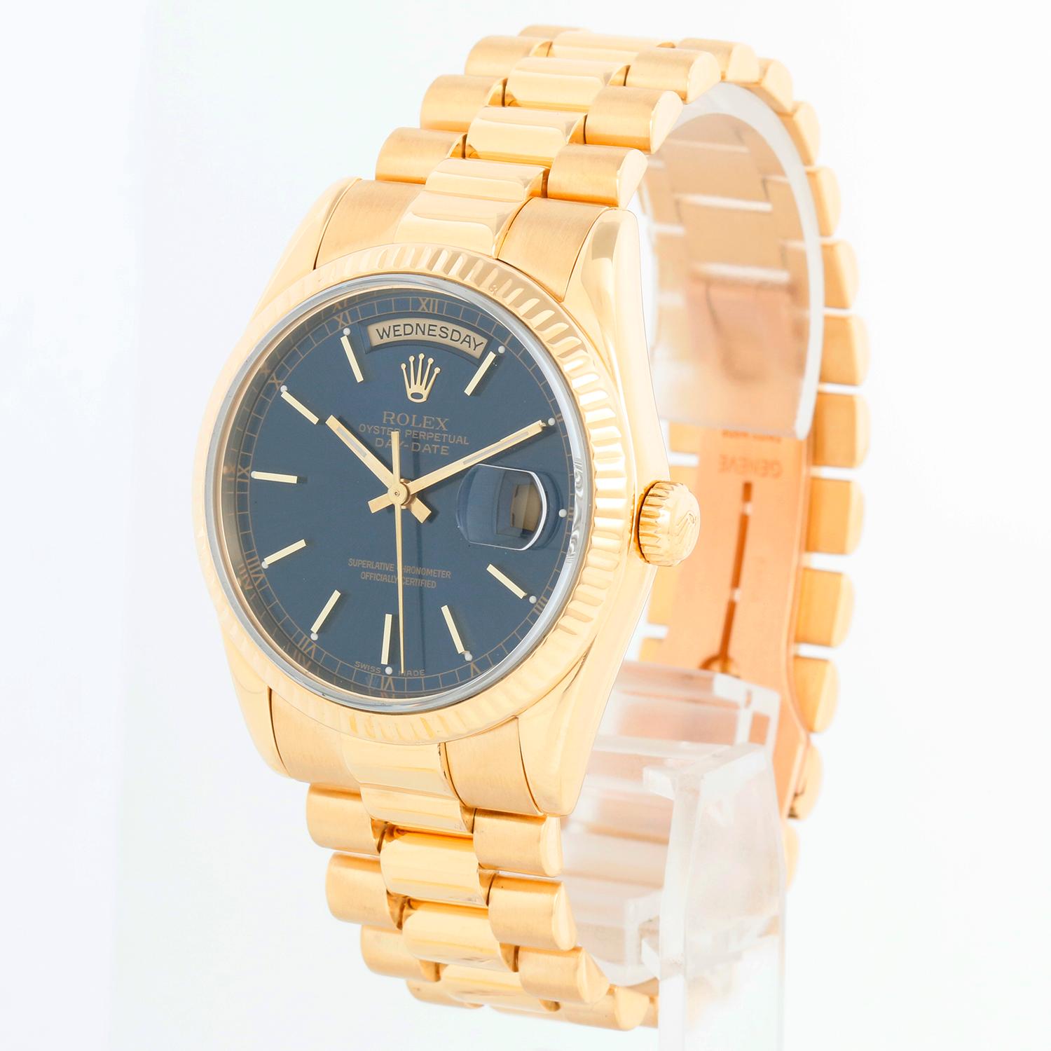 Reloj Rolex President Day-Date para hombre 118238 - De cuerda automática, 31 rubíes, Quickset, cristal de zafiro. Caja de oro amarillo de 18 quilates con bisel estriado (36 mm de diámetro). Esfera azul con índices de oro amarillo. Brazalete