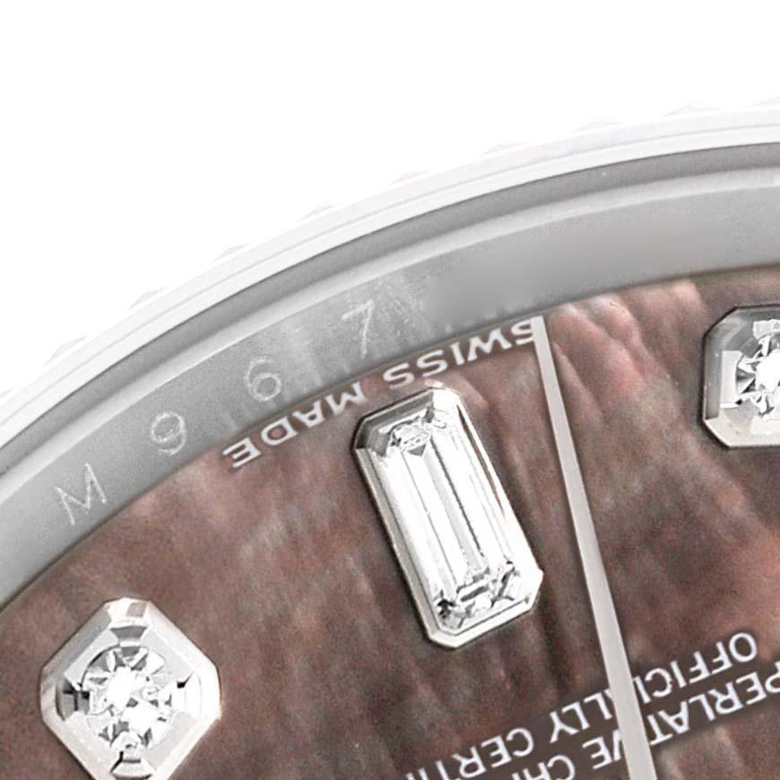 Rolex President Day-Date Mother of Pearl White Gold Diamond Mens Watch 118339 Box Card. Mouvement à remontage automatique certifié chronomètre avec fonction date à déclenchement rapide. Boîtier en or blanc 18 carats d'un diamètre de 36,0 mm. Logo