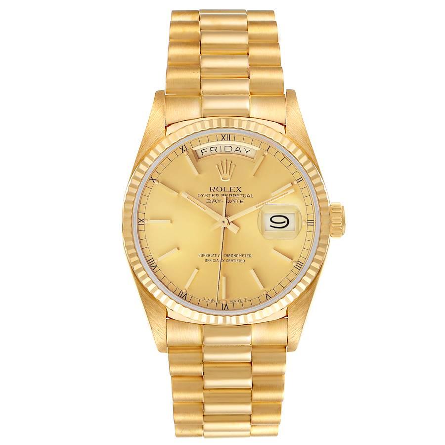Rolex Präsident Day-Date Gelbgold Champagner Zifferblatt Herrenuhr 18038 Papiere. Offiziell zertifiziertes Chronometerwerk mit automatischem Aufzug. oyster-Gehäuse aus 18 Karat Gelbgold mit einem Durchmesser von 36,0 mm.  Rolex-Logo auf einer Krone.