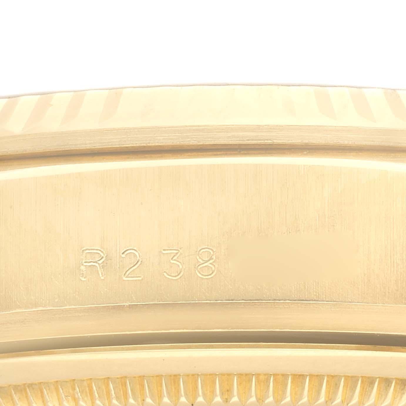 Rolex President Day-Date Montre homme en or jaune avec cadran à diamants 18038. Mouvement à remontage automatique certifié chronomètre. Boîtier en or jaune 18 carats de 36 mm de diamètre. Logo Rolex sur une couronne. Lunette cannelée en or jaune