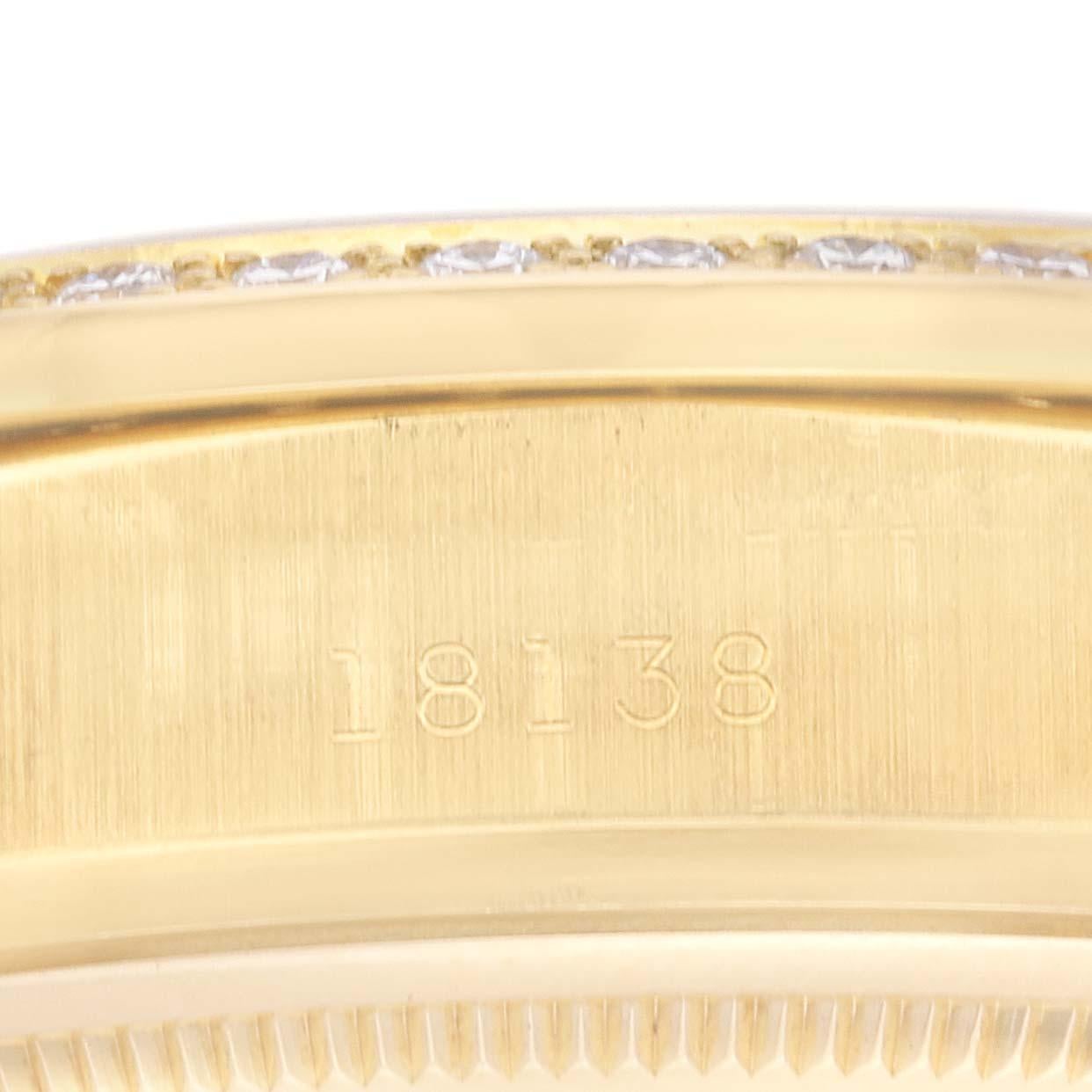 Rolex President Day-Date Montre homme en or jaune avec diamants 18138. Mouvement à remontage automatique certifié officiellement chronomètre. Boîtier oyster en or jaune 18k de 36,0 mm de diamètre.  Logo Rolex sur une couronne. Œillets diamantés