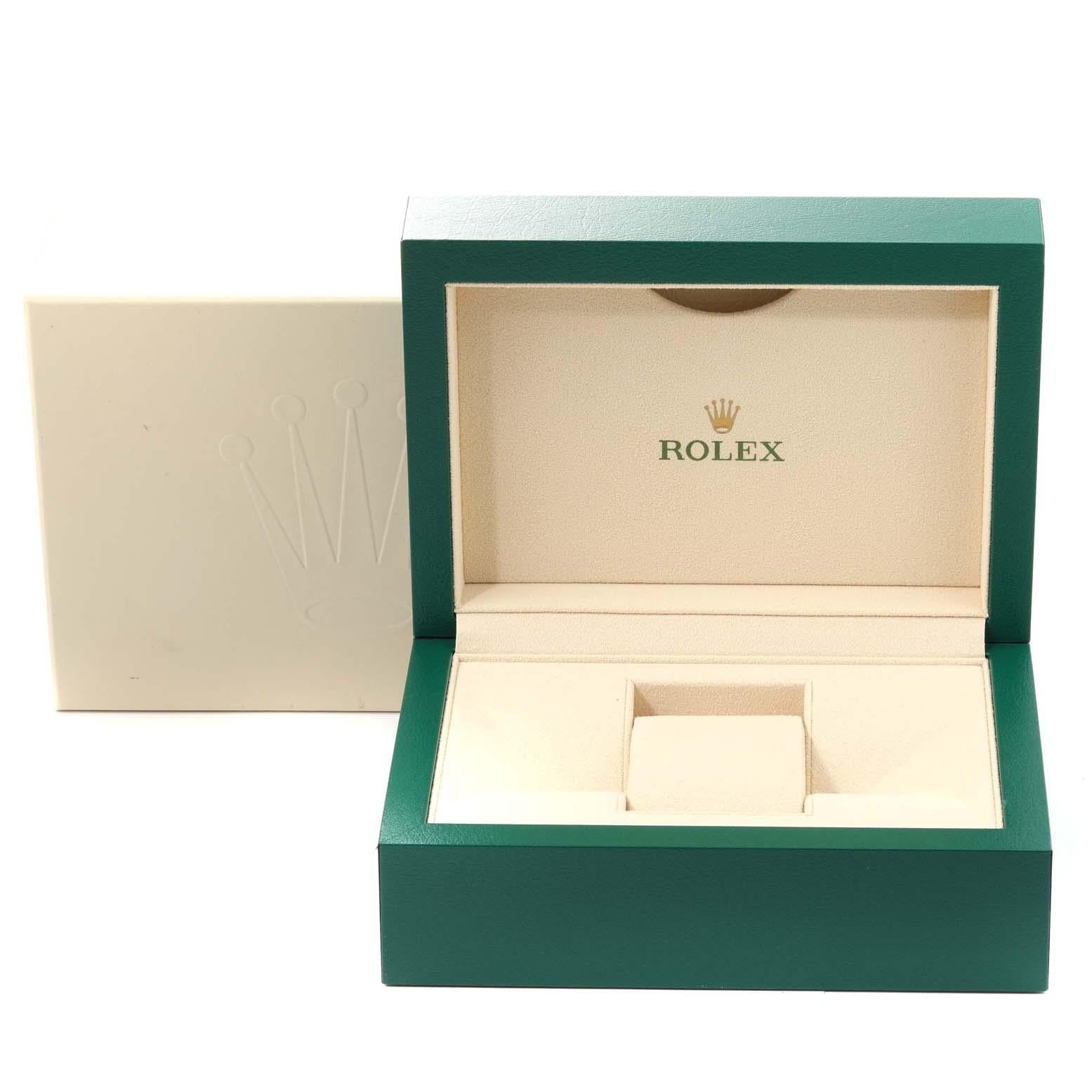 Rolex President Day-Date Yellow Gold Green Dial Mens Watch 118138. Officially certified chronometer self-winding movement. 18k yellow gold oyster case 36.0 mm in diameter. Rolex logo on a crown. 18k yellow gold fluted bezel. Scratch resistant