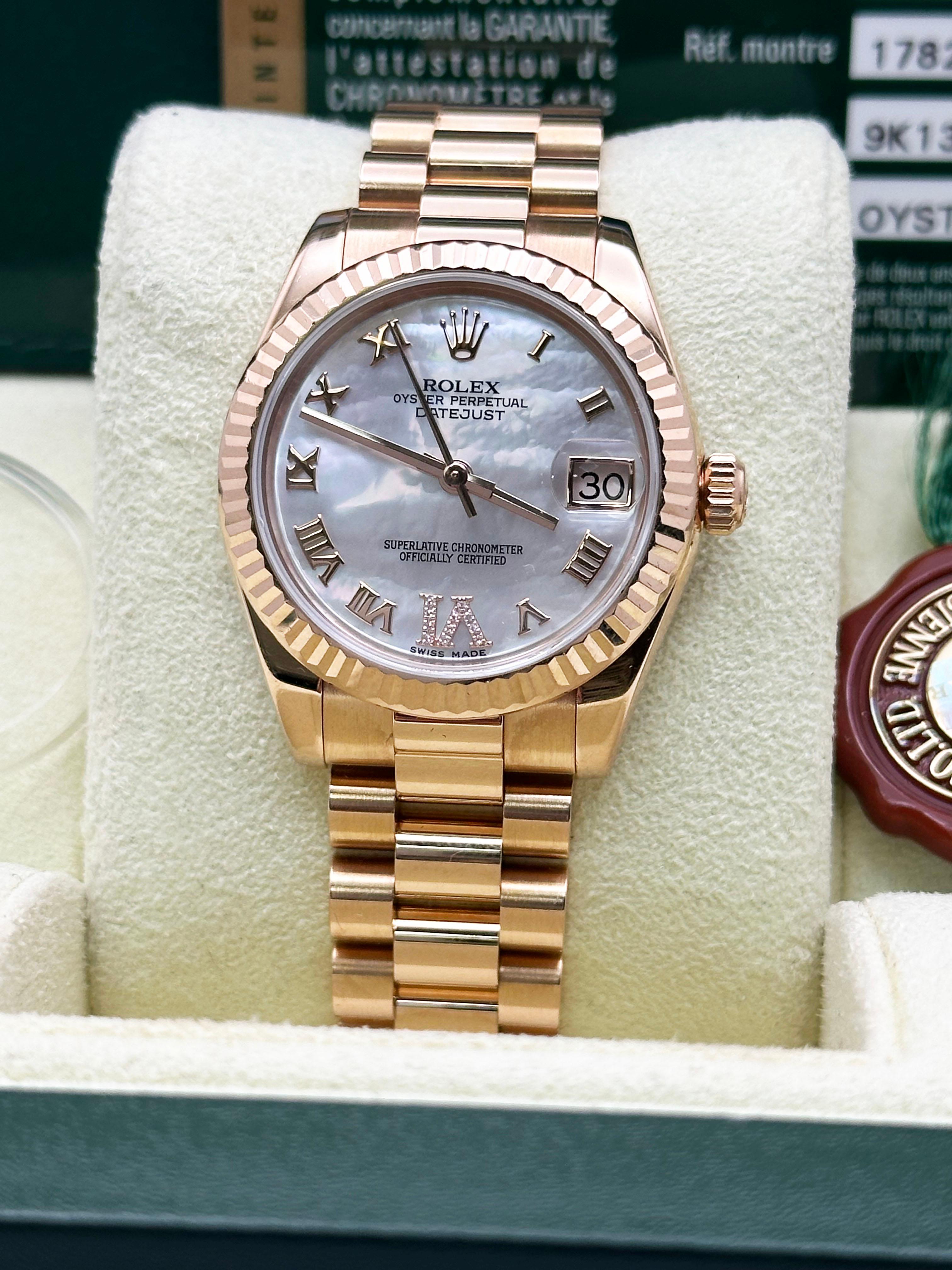 Rolex Präsident Midsize 178275 31mm MOP Roman VI Diamond Dial 18K Rose Gold Karte im Angebot 4