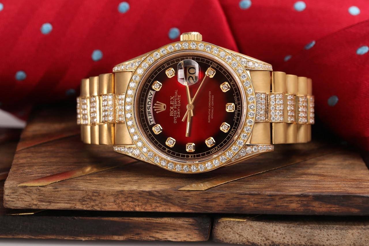 Rolex Montre présidentielle en or jaune 18 carats avec cadran Vignette rouge et diamants Pour hommes en vente