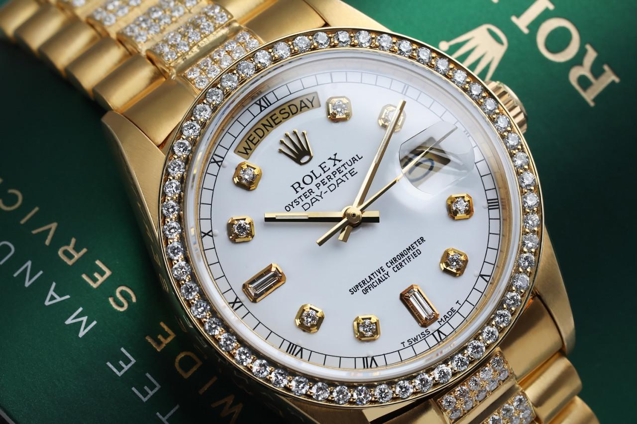 Taille ronde Rolex Montre présidentielle en or jaune 18 carats avec cadran blanc et diamants sur mesure en vente