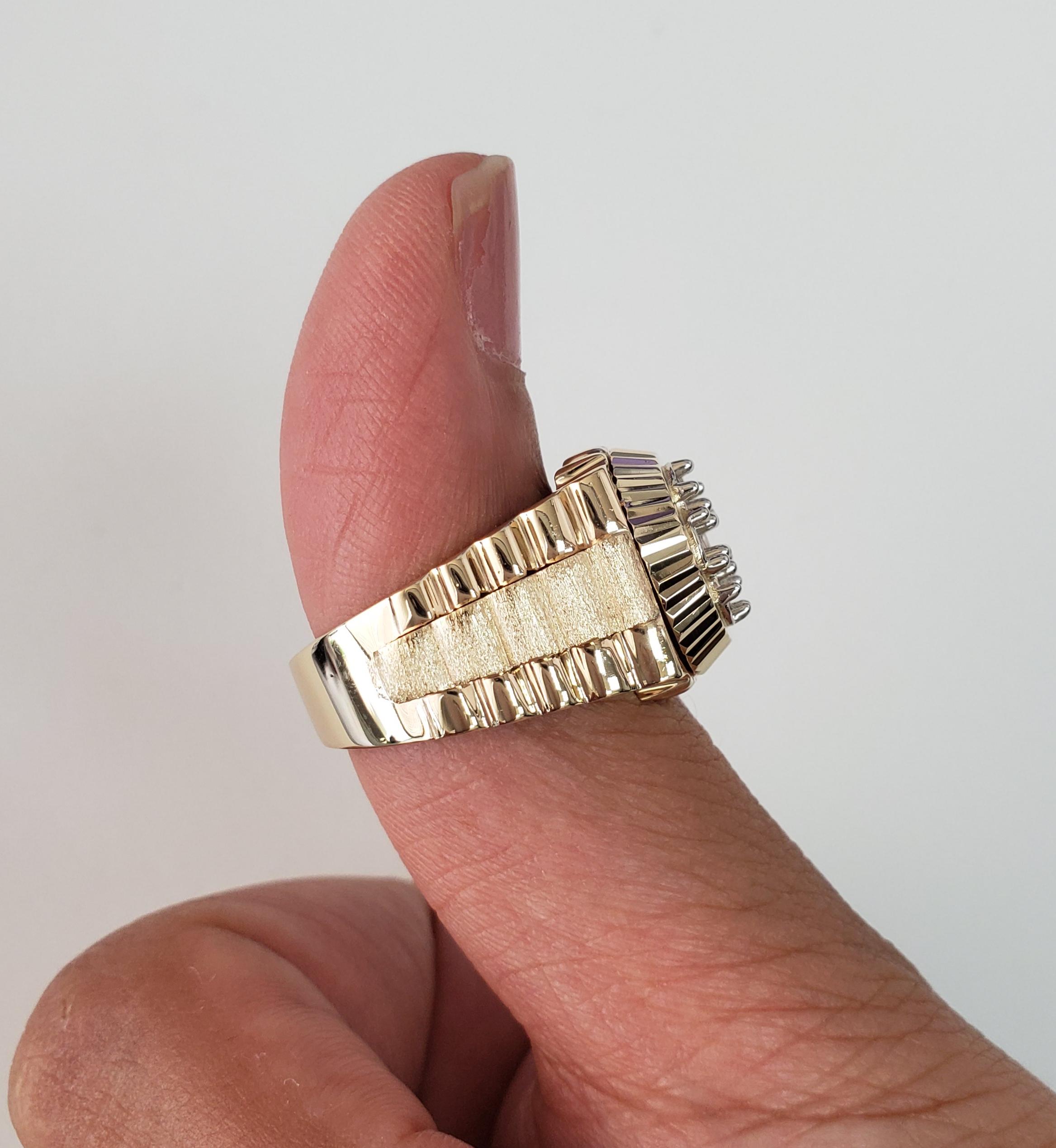 ♥ Product Summary ♥
 
Details: Fluted Bezel, Bark Center & Polished Sided band
Approx. Total Carat: 1.00cttw
Band Material: 14k Yellow Gold
Ring Weight: 11 - 14 grams
Total Stone Settings: 7