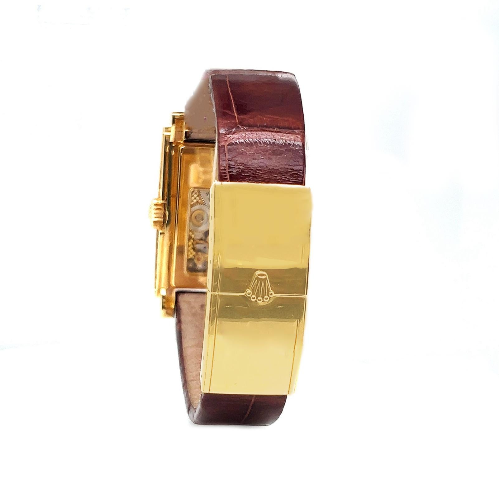 Rolex Prince Cellini Unisex Herren Damen 18K Gelbgold Uhr 5440/8 

Beschreibung:
Erhöhen Sie Ihren Stil mit der zeitlosen Eleganz der Rolex Prince Cellini Herrenuhr aus 18 Karat Gelbgold 5440/8. Dieser exquisite Zeitmesser verfügt über einen