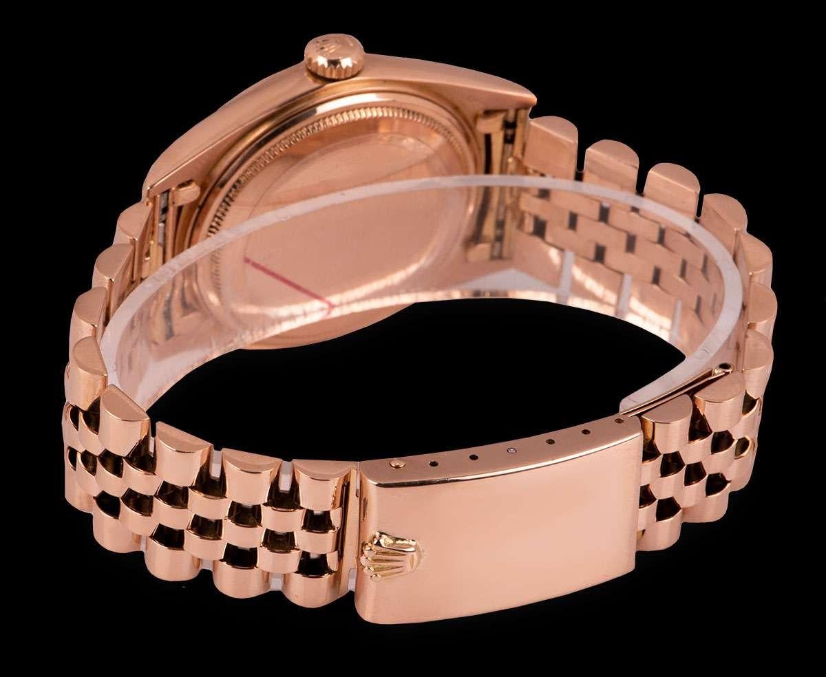 Rolex Rare Datejust Vintage Gents 18 Karat Red Gold Champagne Dial 1601 In Excellent Condition In Mayfair, London, London