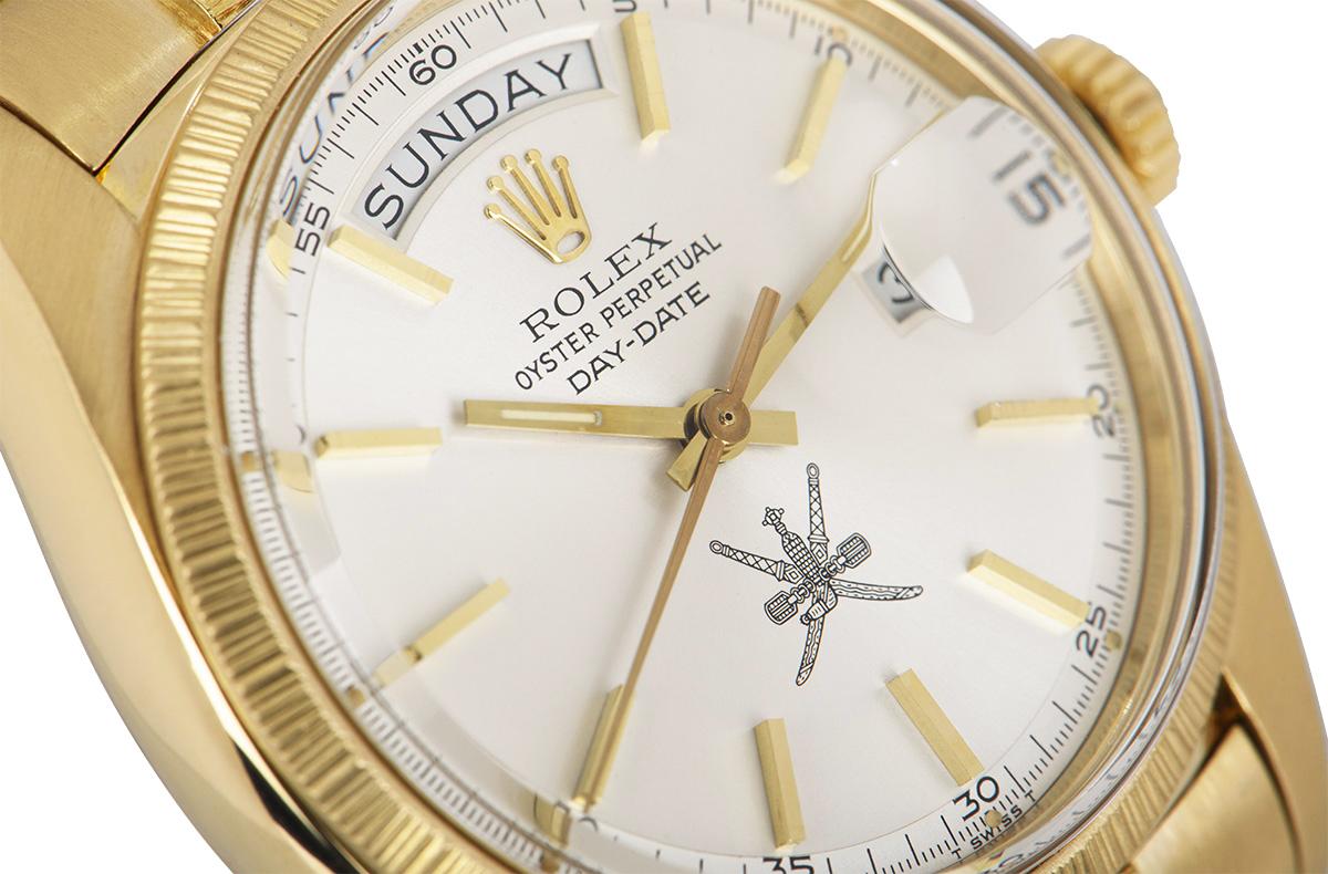 Rolex Seltene Day-Date Vintage Herren 18K Gelbgold Omani Zifferblatt Bark Finish 1807 im Zustand „Hervorragend“ im Angebot in London, GB